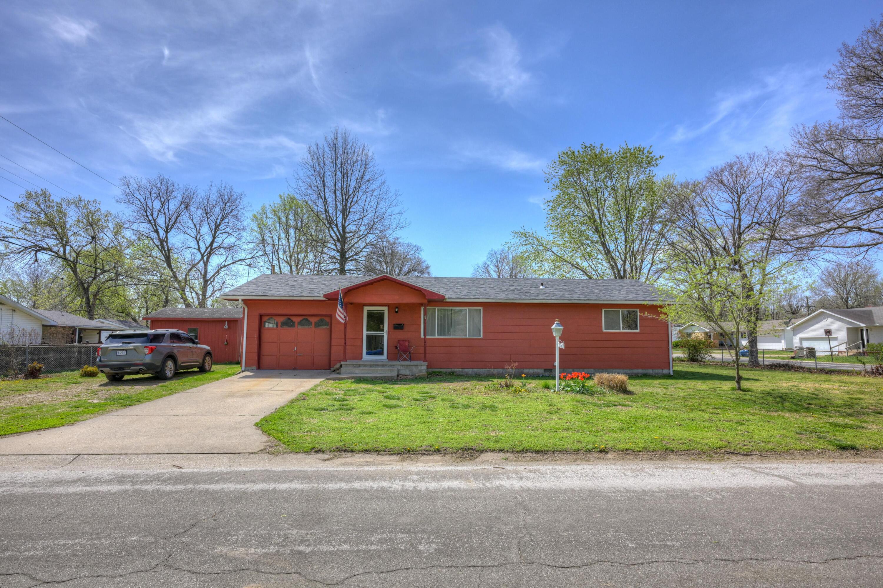 1005 Stratford Place Property Photo