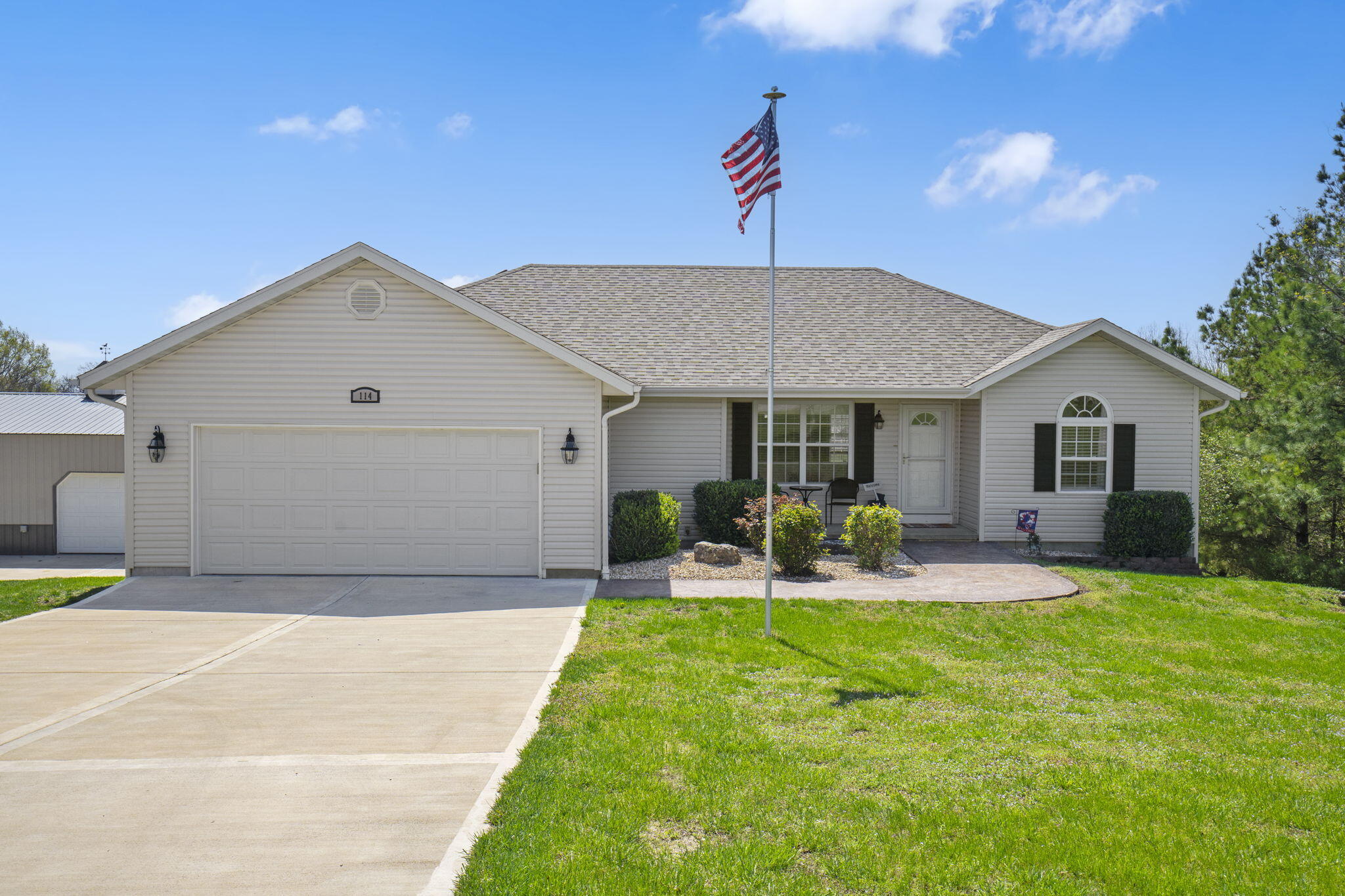 114 Hedge Apple Road Property Photo 2