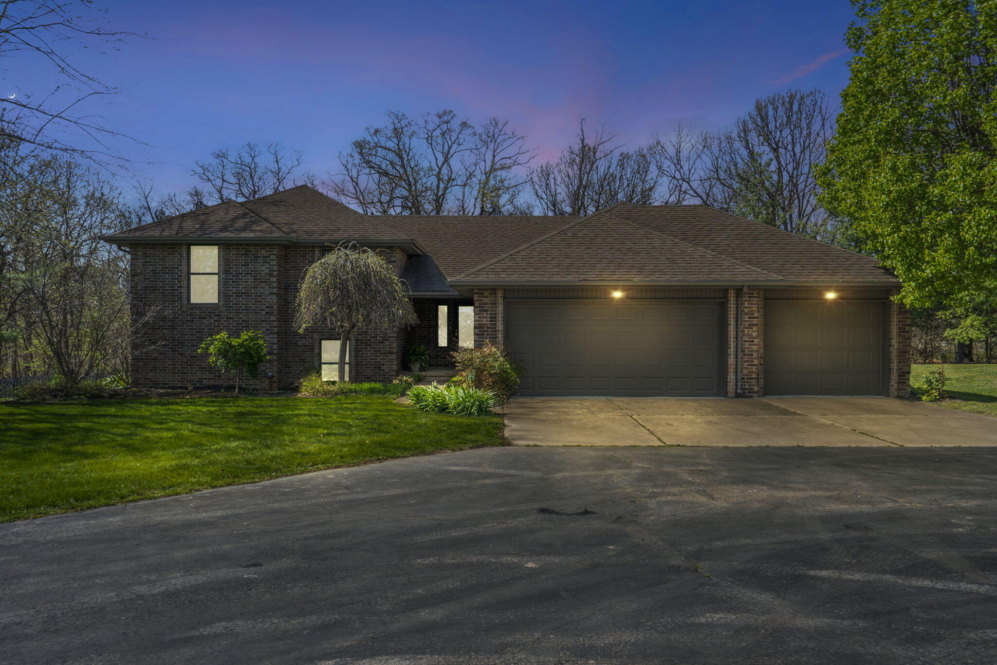 745 North Hilltop Court Property Photo 2