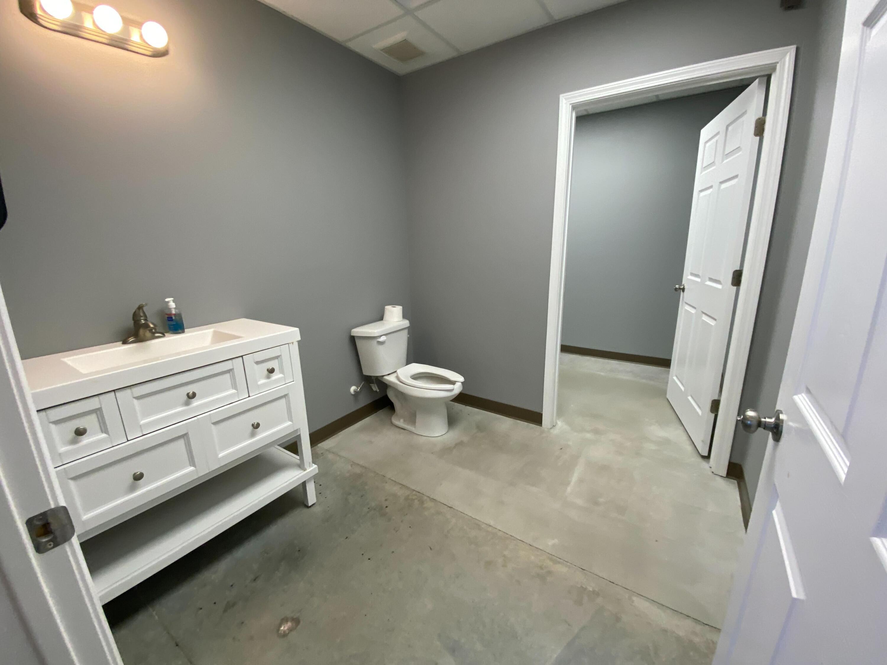 530 North East Street Property Photo 11