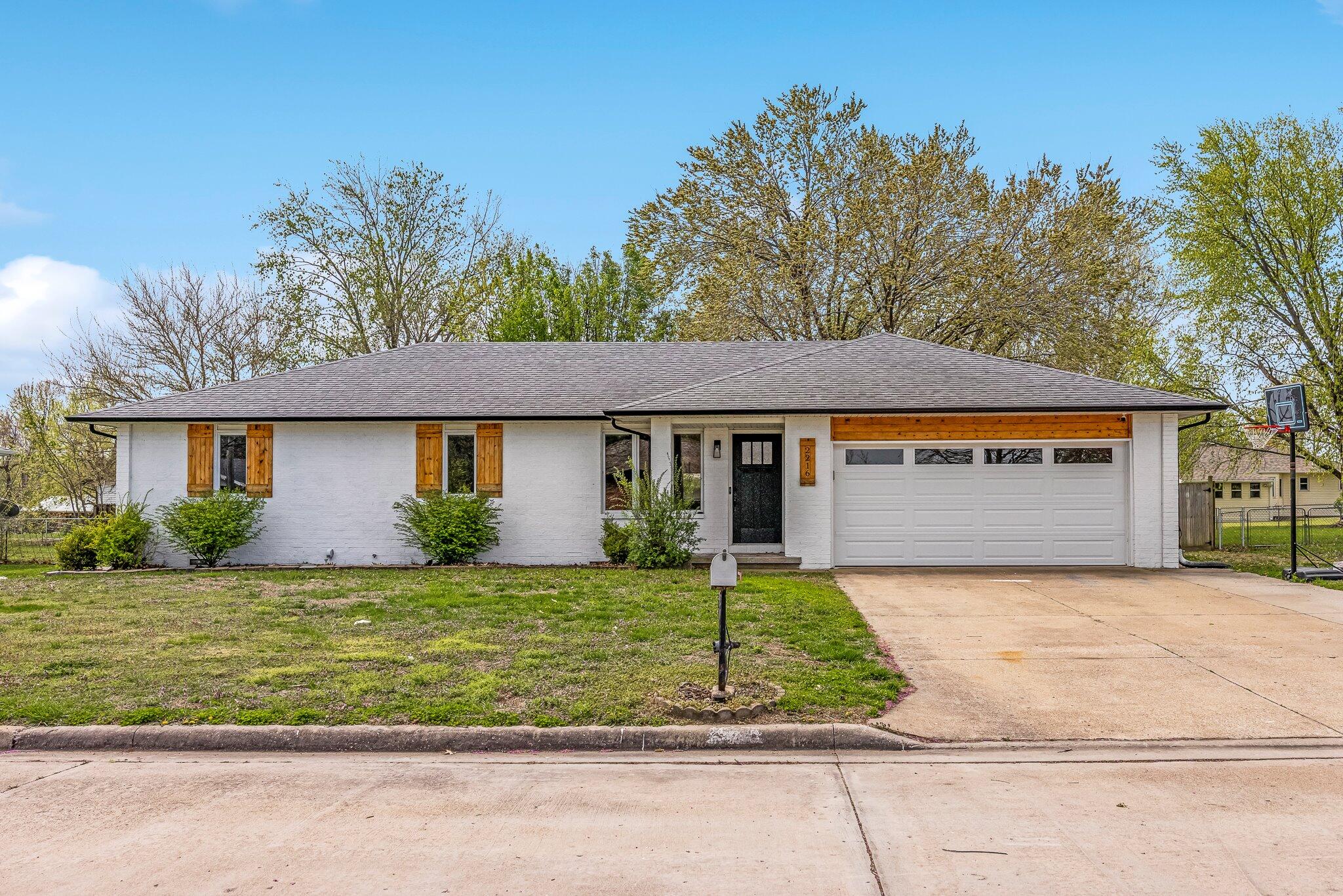2216 West Auburn Street Property Photo