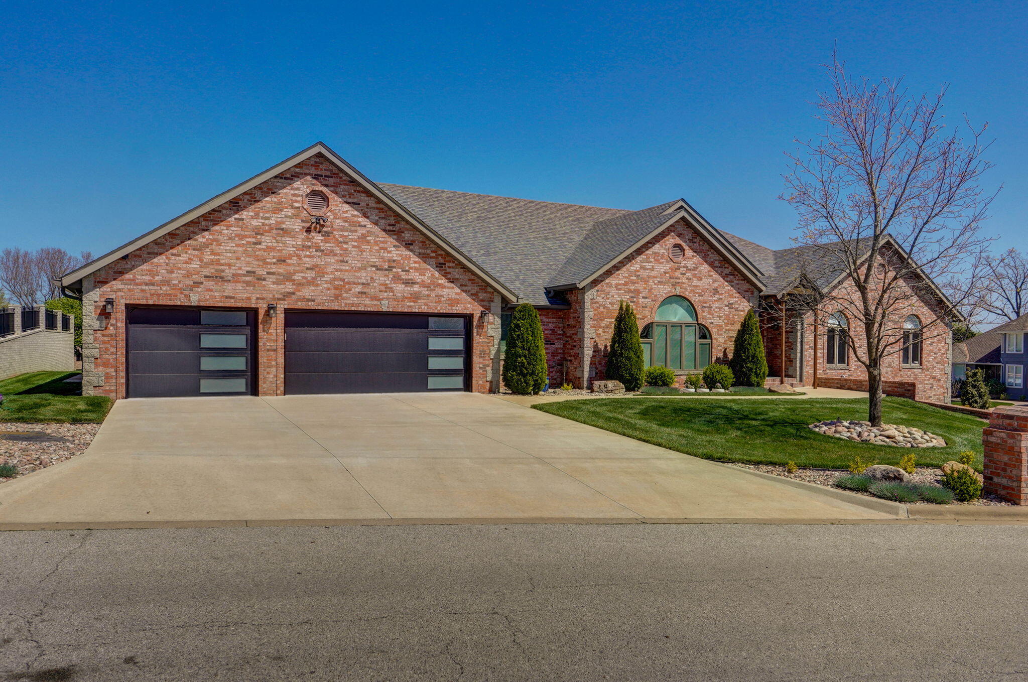 4807 Rolling Hills Drive Property Photo 1