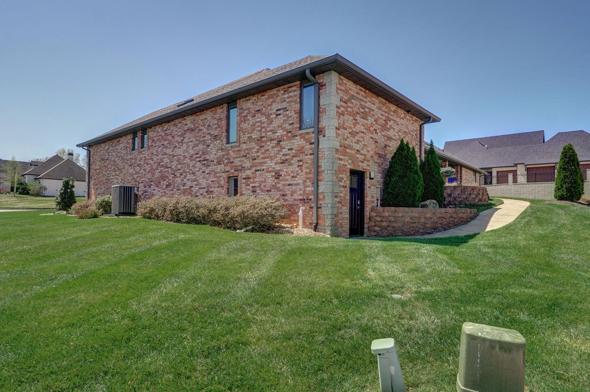4807 Rolling Hills Drive Property Photo 4