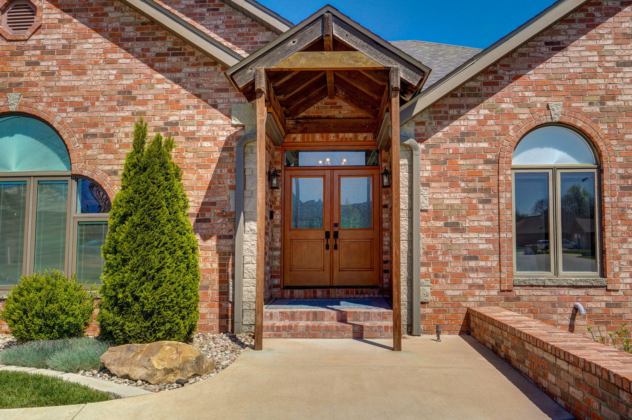 4807 Rolling Hills Drive Property Photo 7