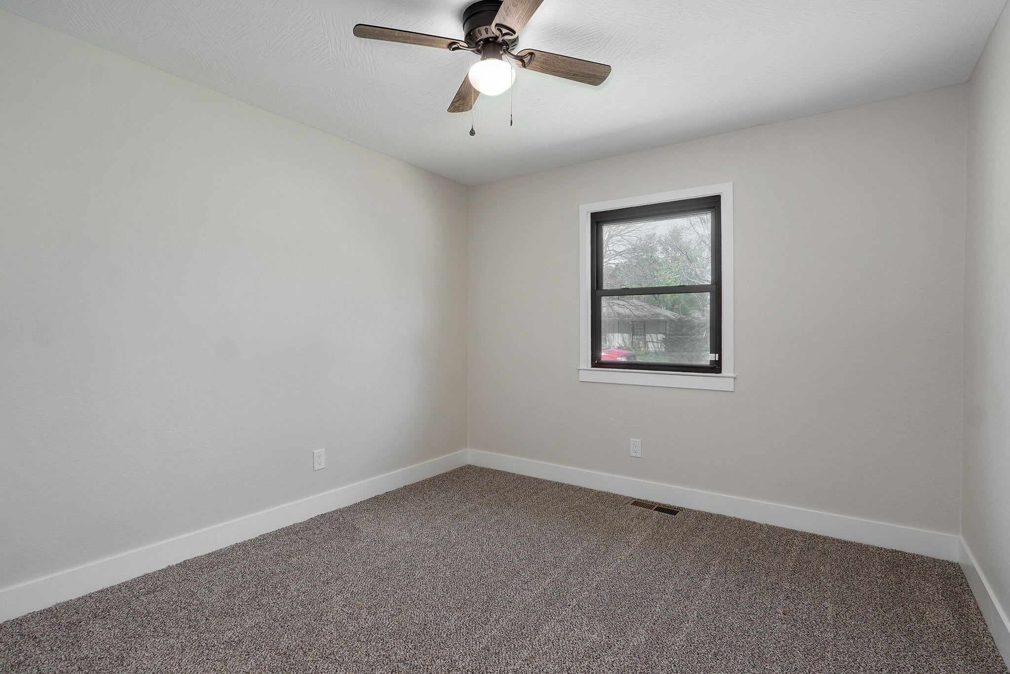 2558 West Village Lane Property Photo 18