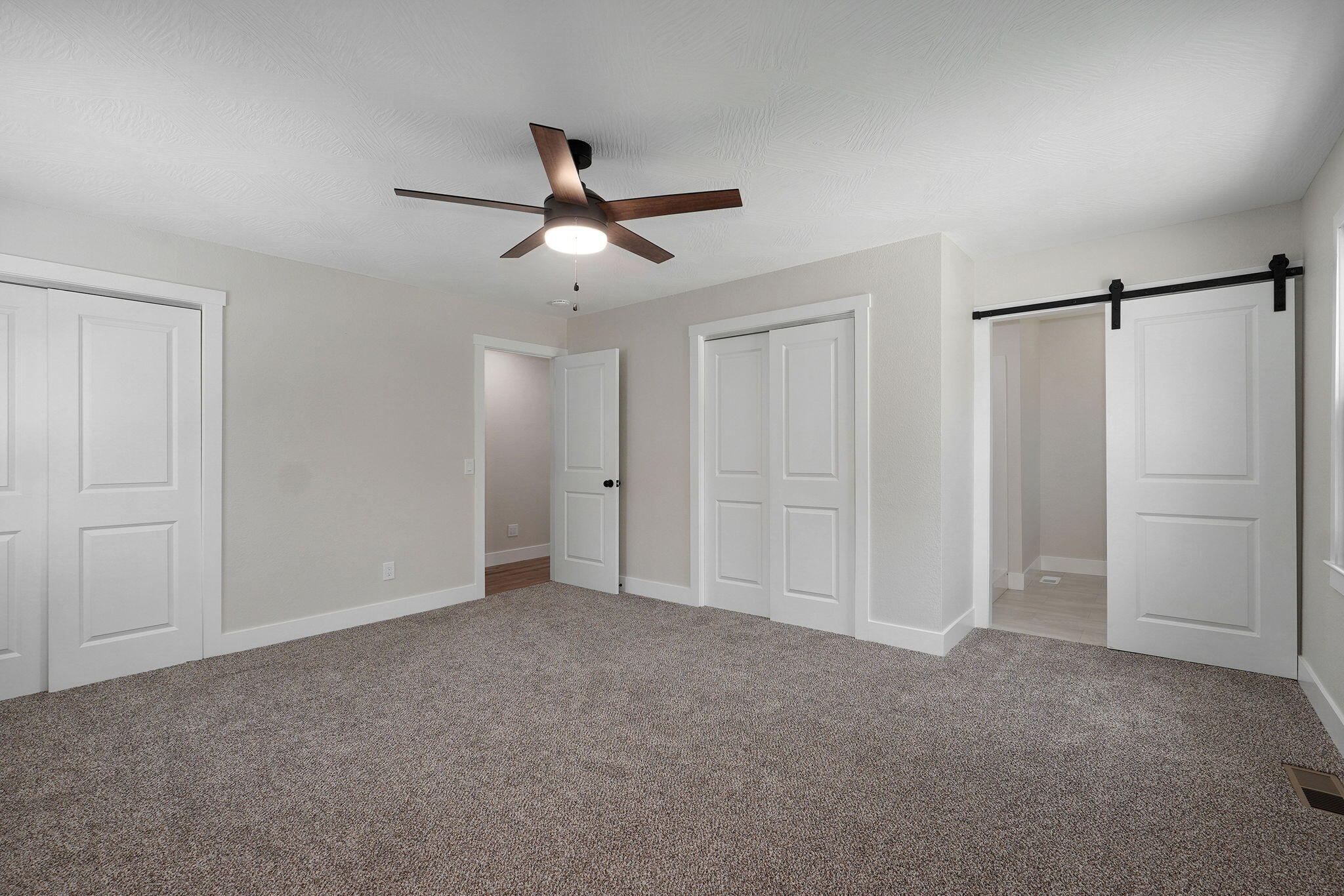 2558 West Village Lane Property Photo 19