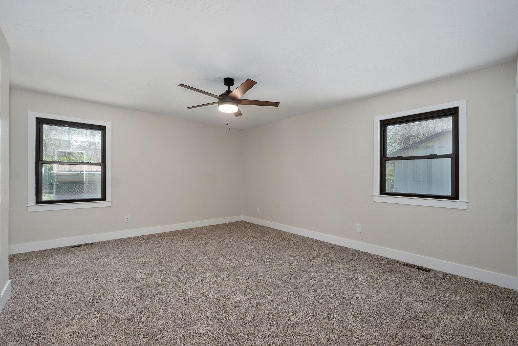 2558 West Village Lane Property Photo 20