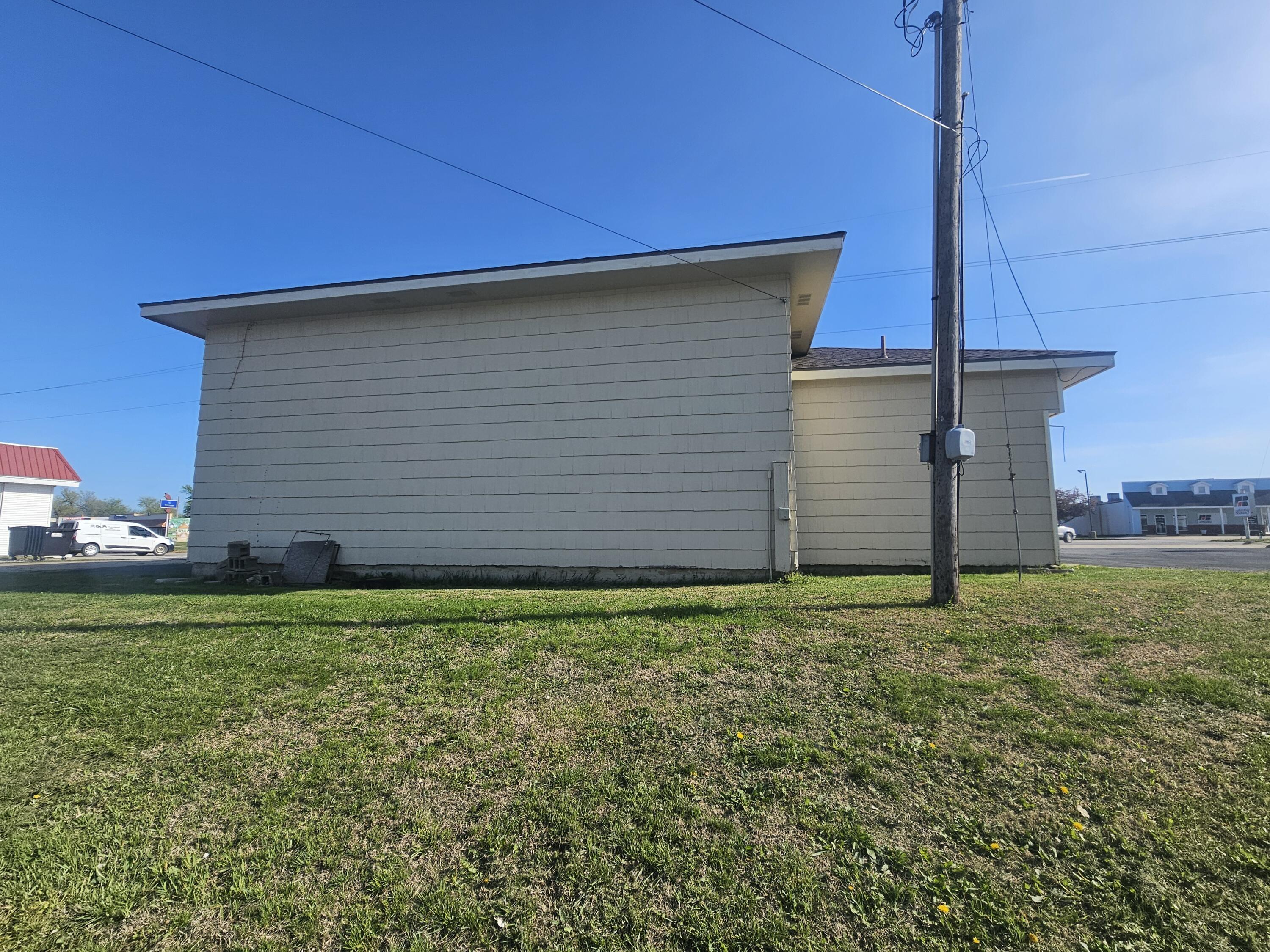 119 West 54 Highway Property Photo 8