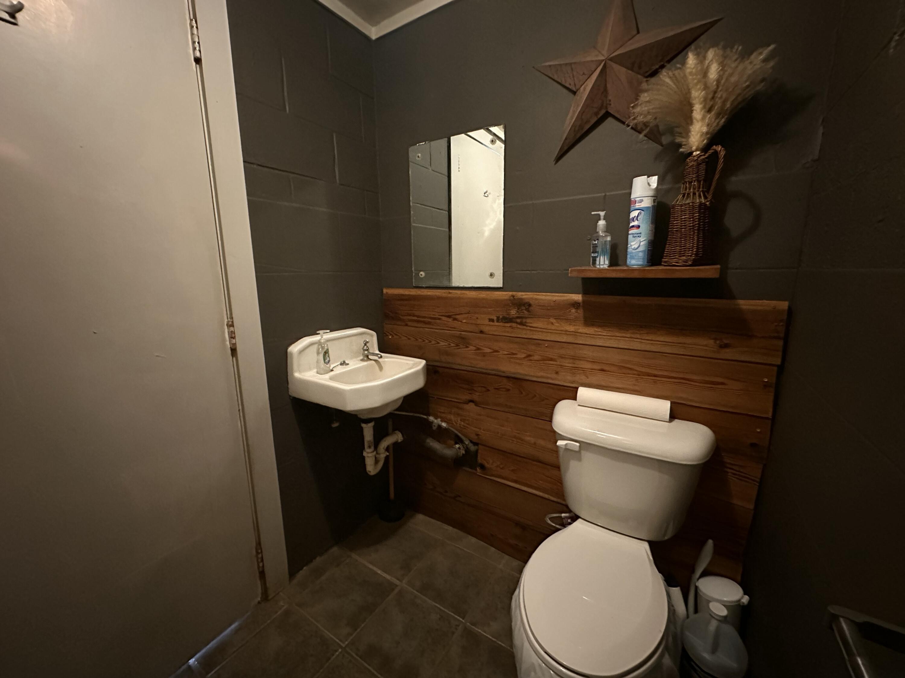 119 West 54 Highway Property Photo 14