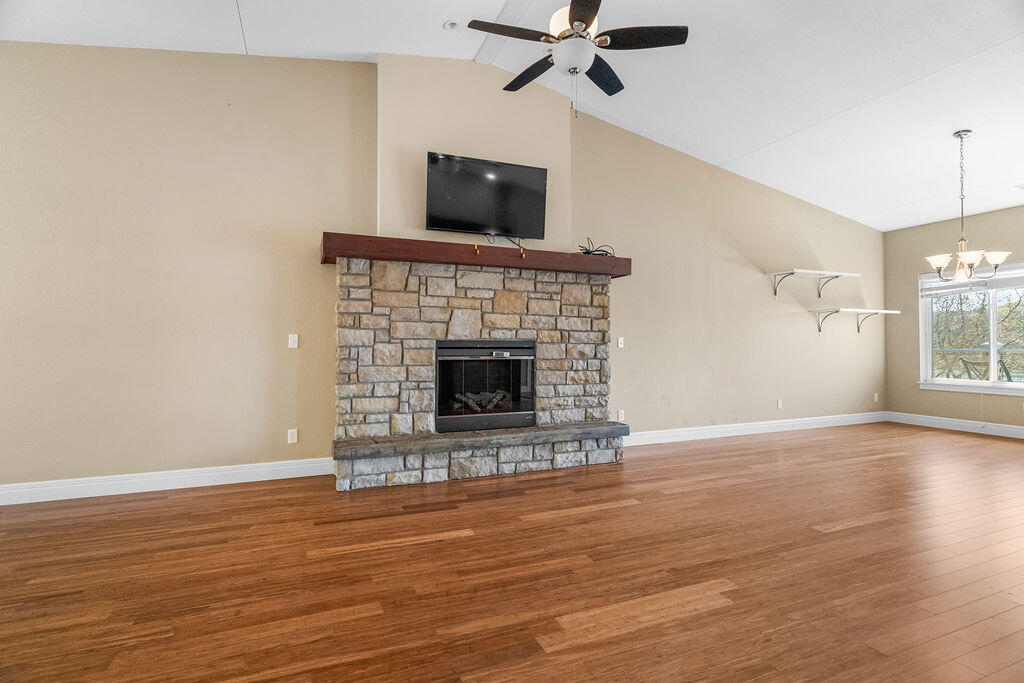 218 Vacation Ln Property Photo 7