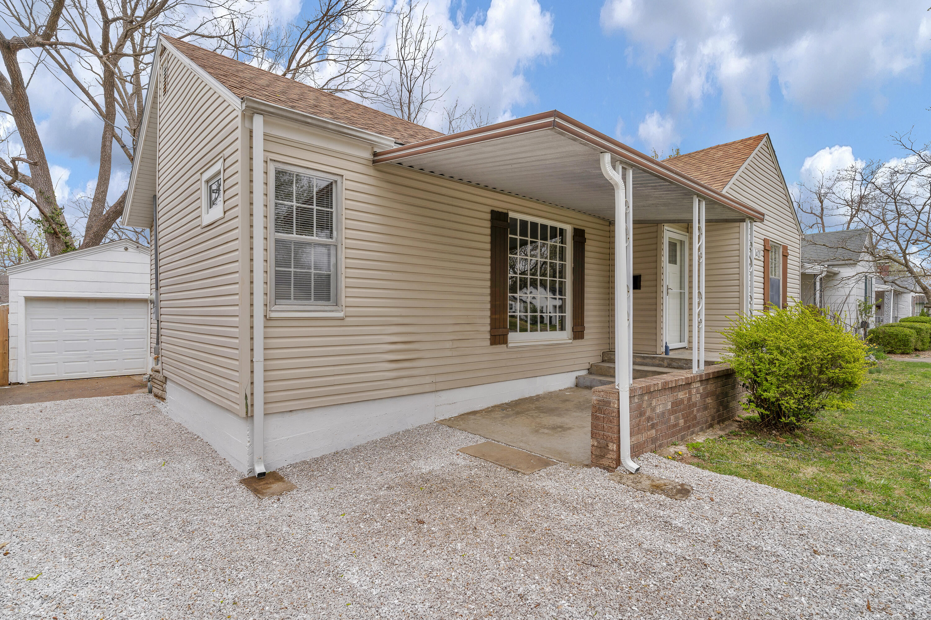 1421 East Stanford Street Property Photo 2