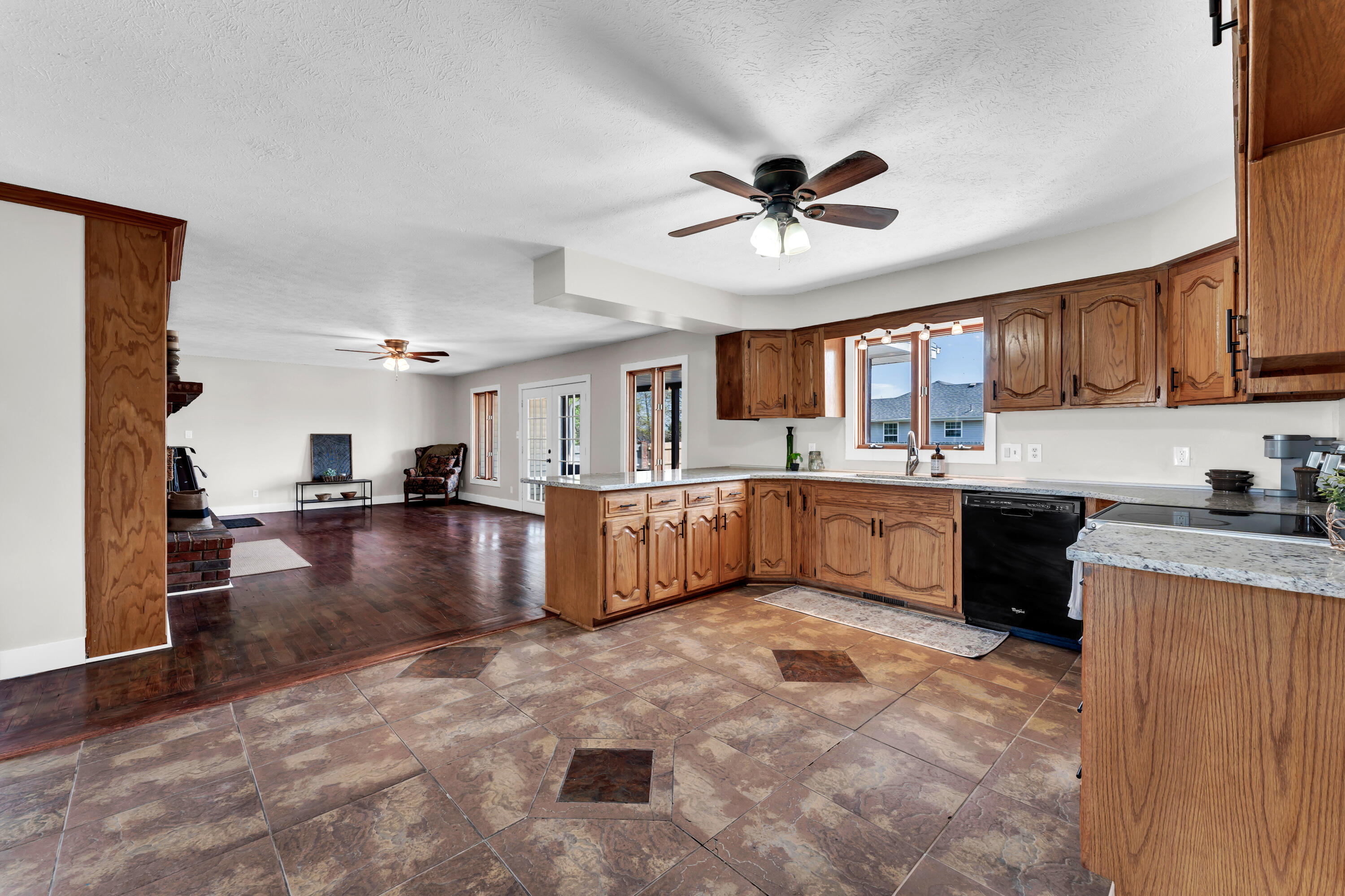 993 West Bates Drive Property Photo 15