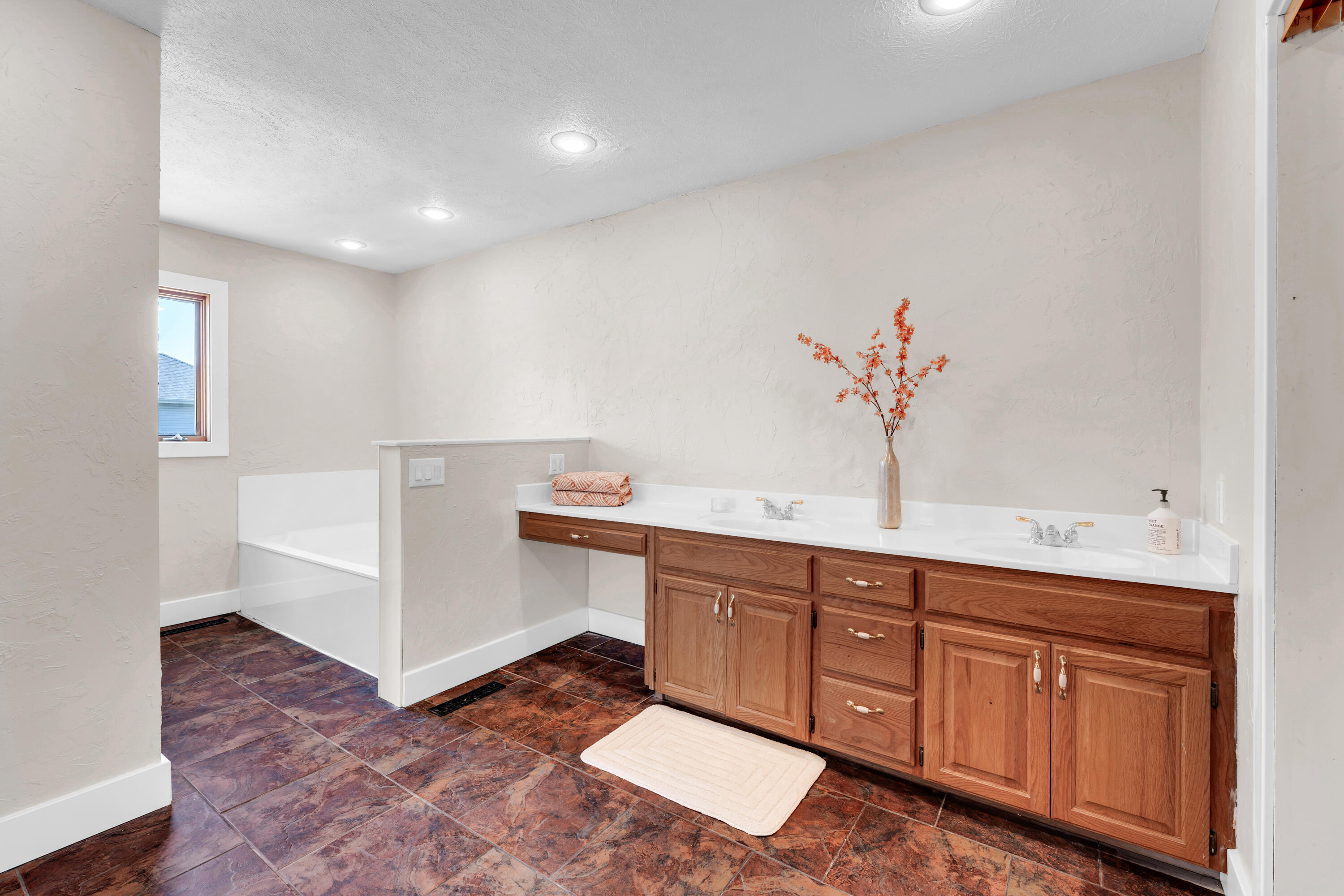 993 West Bates Drive Property Photo 31