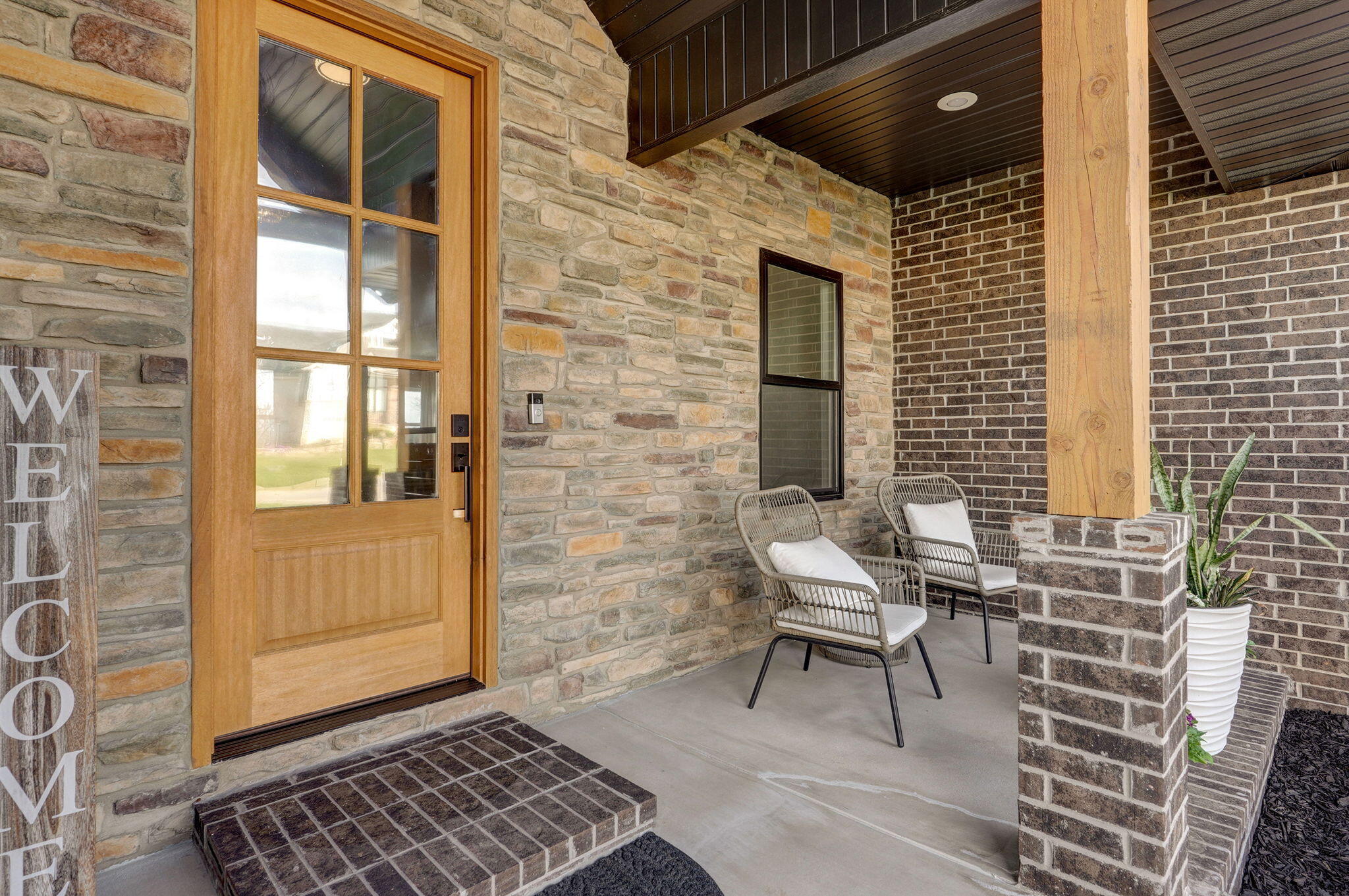 204 North Blarney Court Property Photo 6