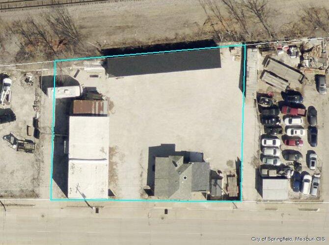 819 West Commercial Street Property Photo 2