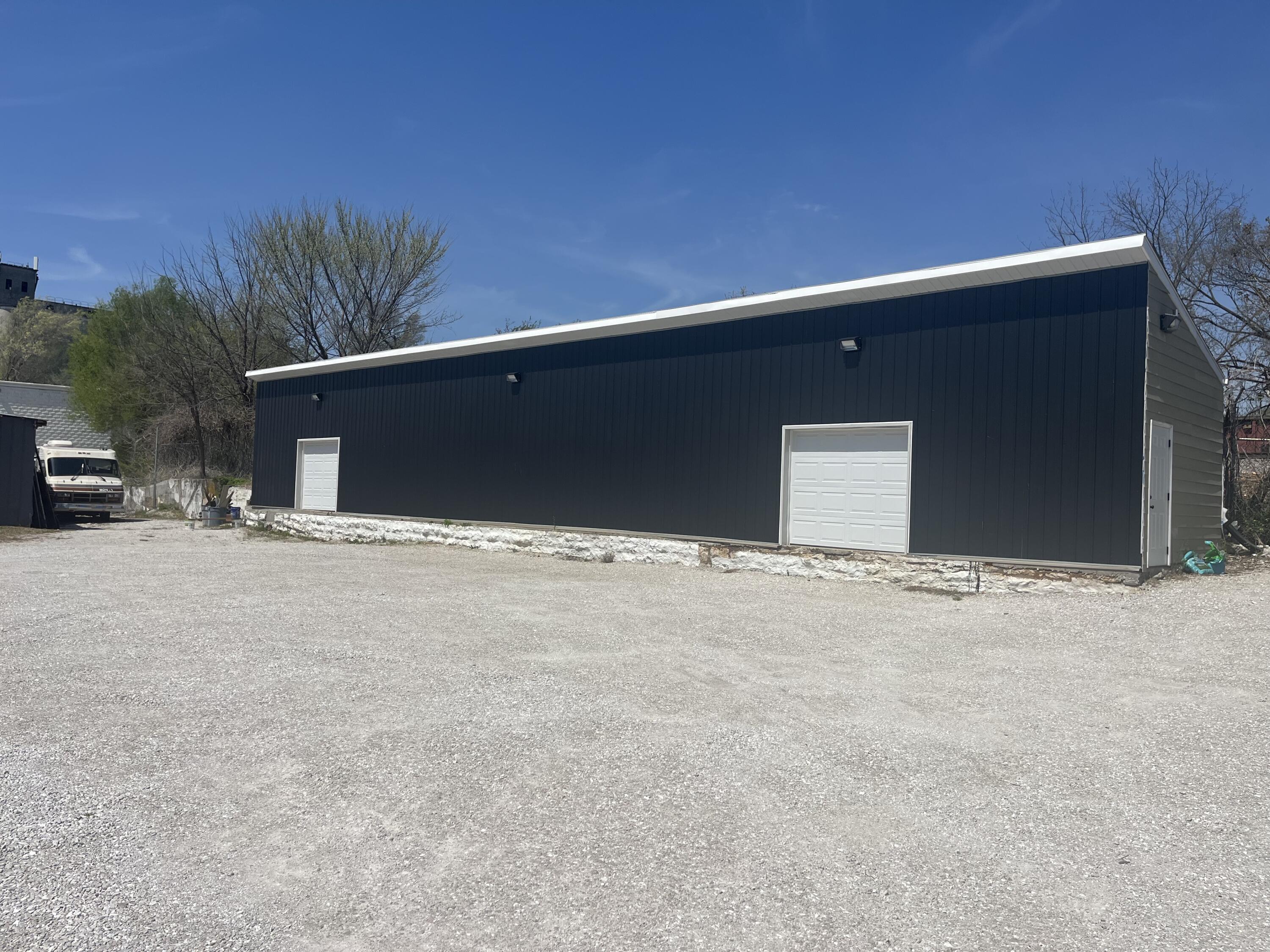 819 West Commercial Street Property Photo 4