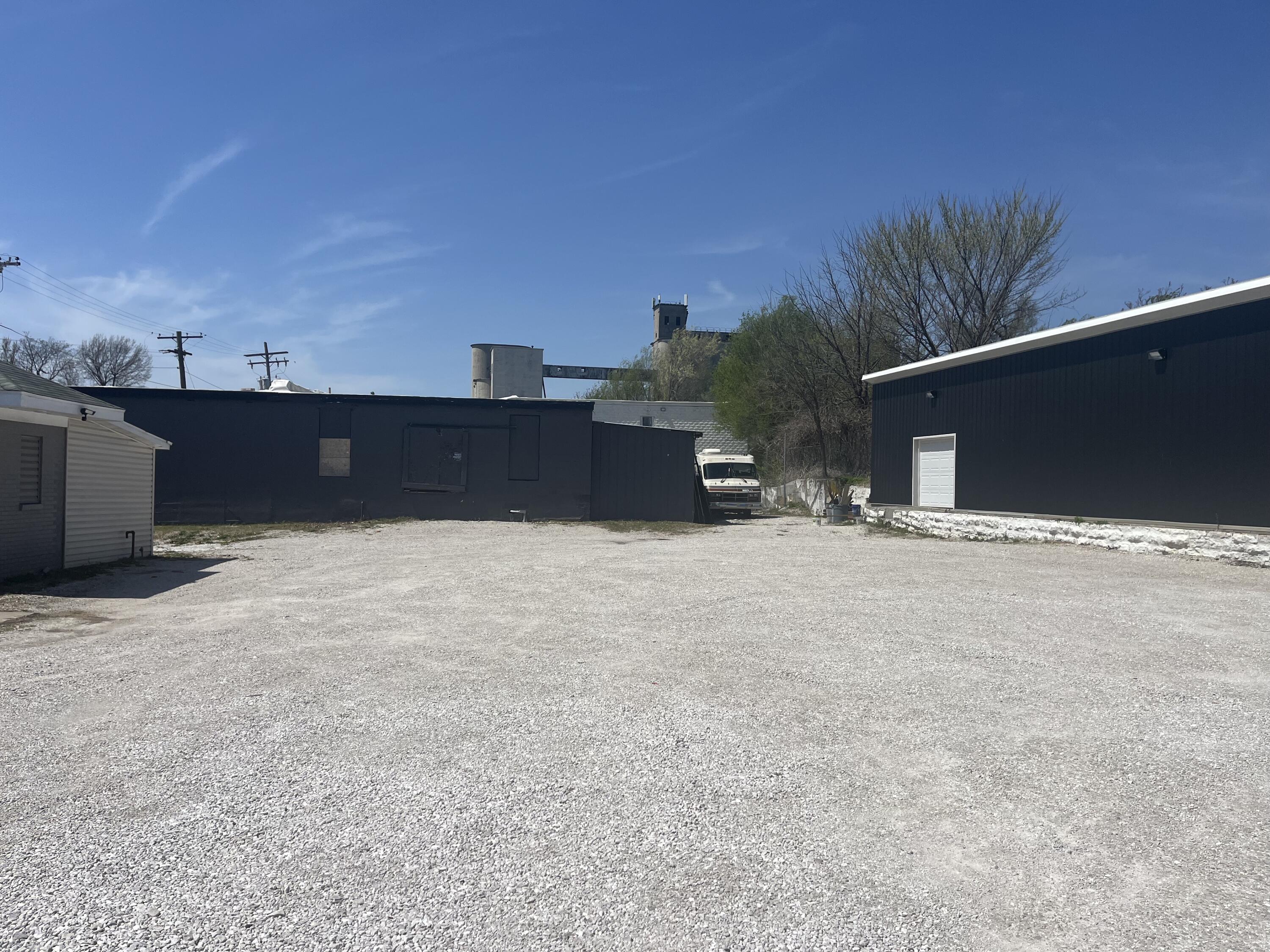 819 West Commercial Street Property Photo 5
