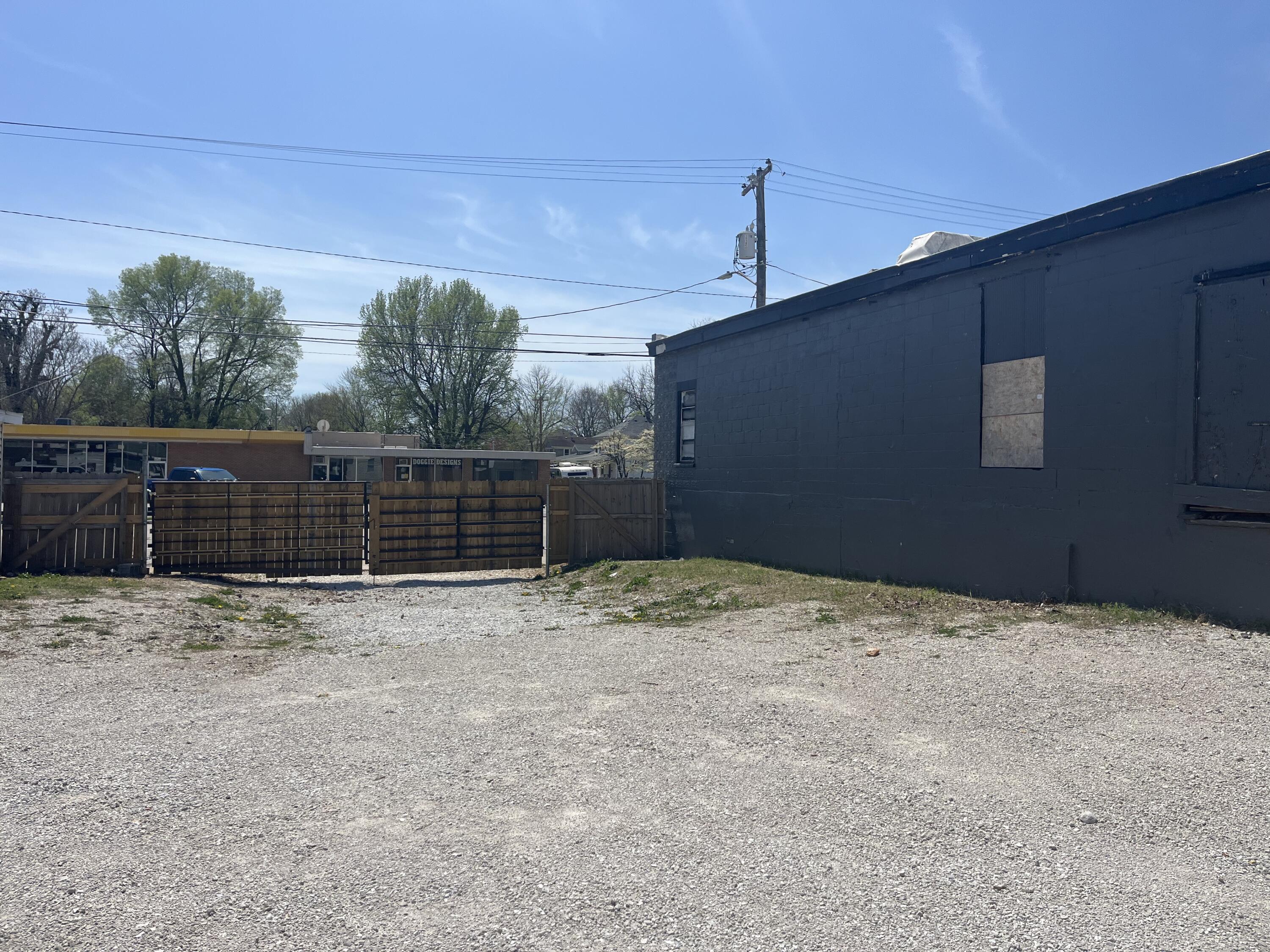 819 West Commercial Street Property Photo 6