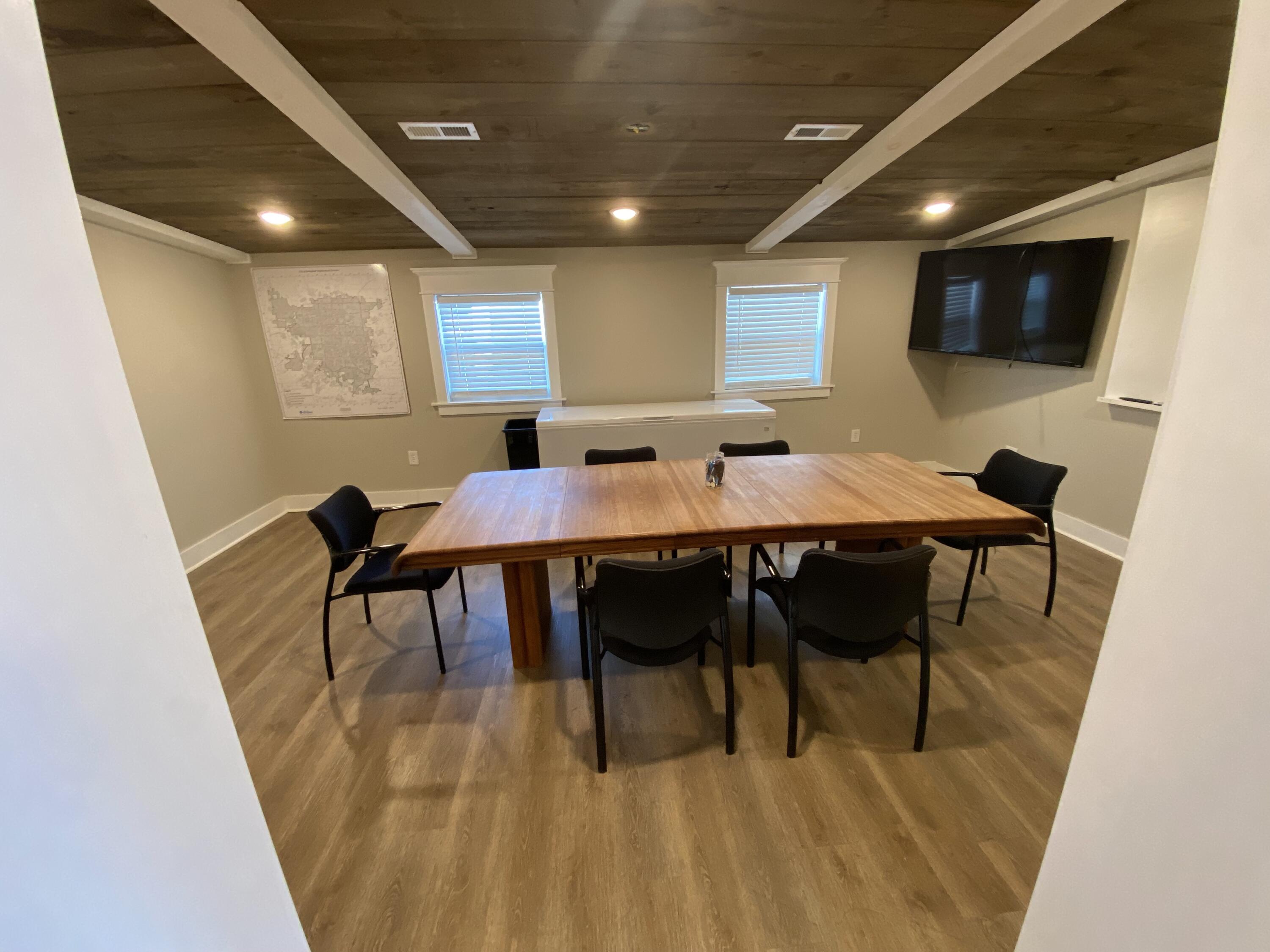 819 West Commercial Street Property Photo 15