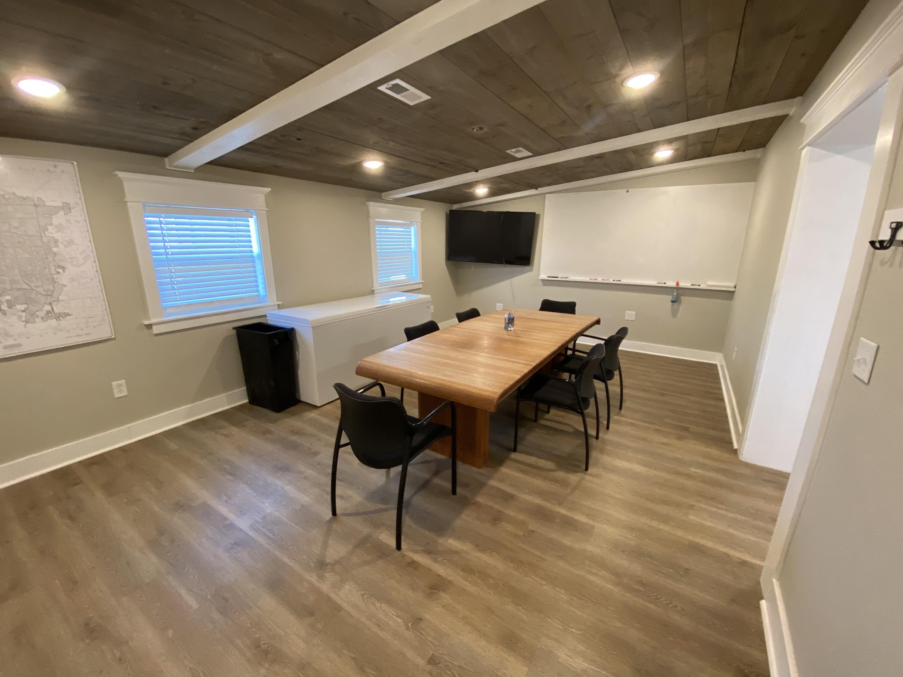 819 West Commercial Street Property Photo 16