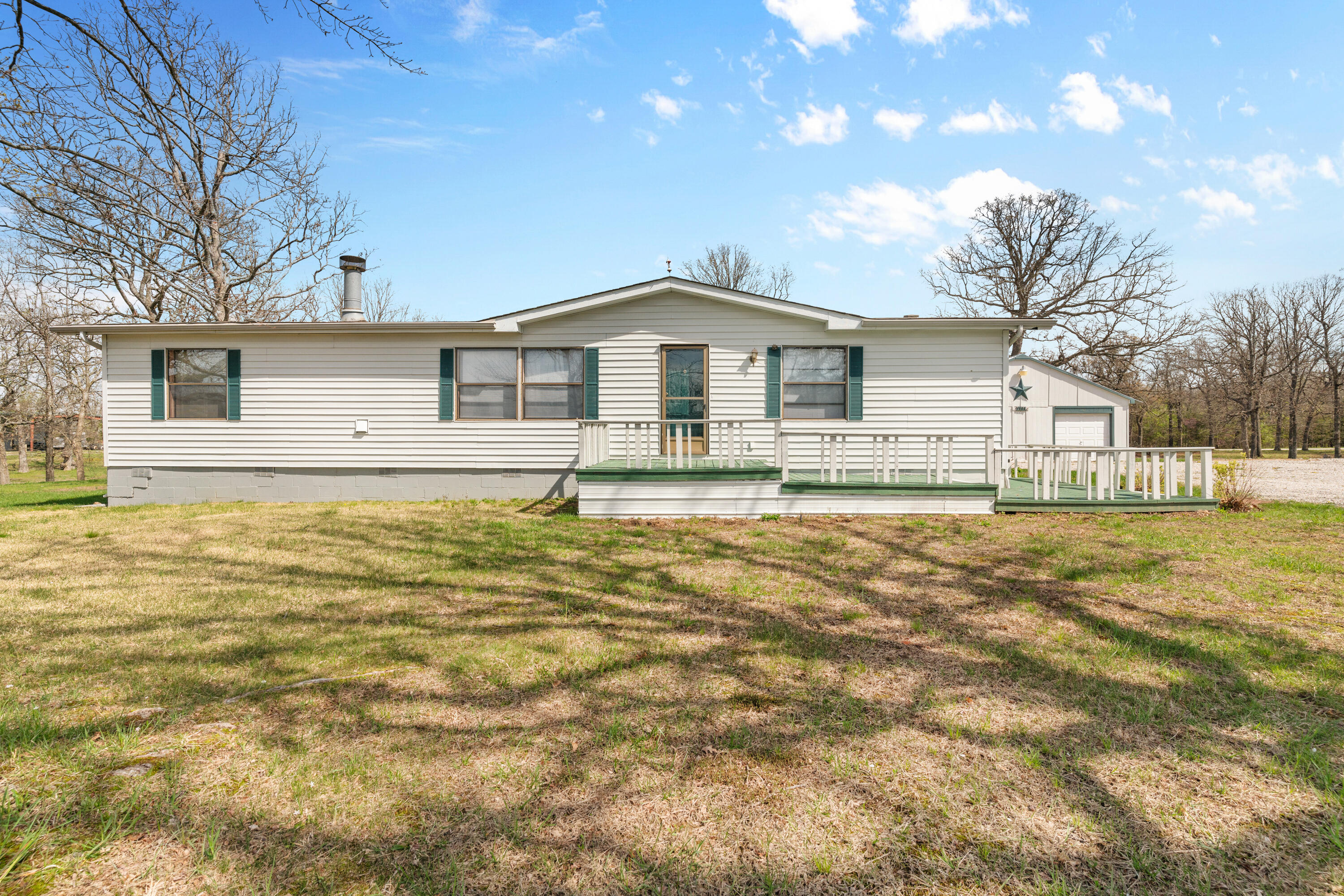 2111 Highway Yy Property Photo