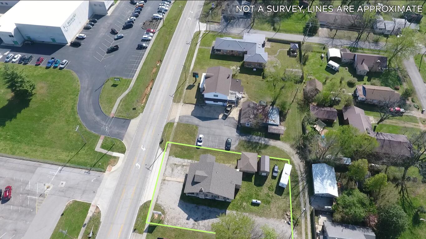 320 East Walnut Street Property Photo 2