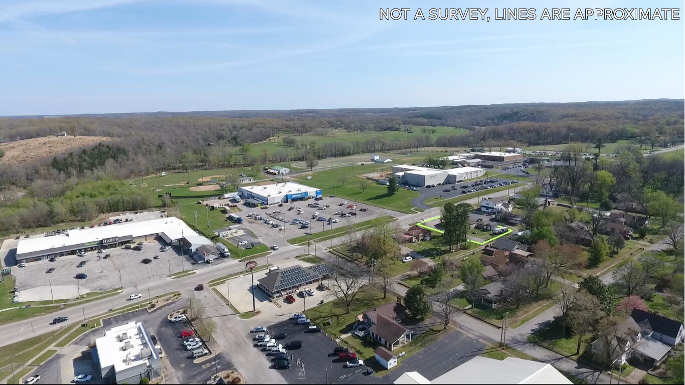 320 East Walnut Street Property Photo 5