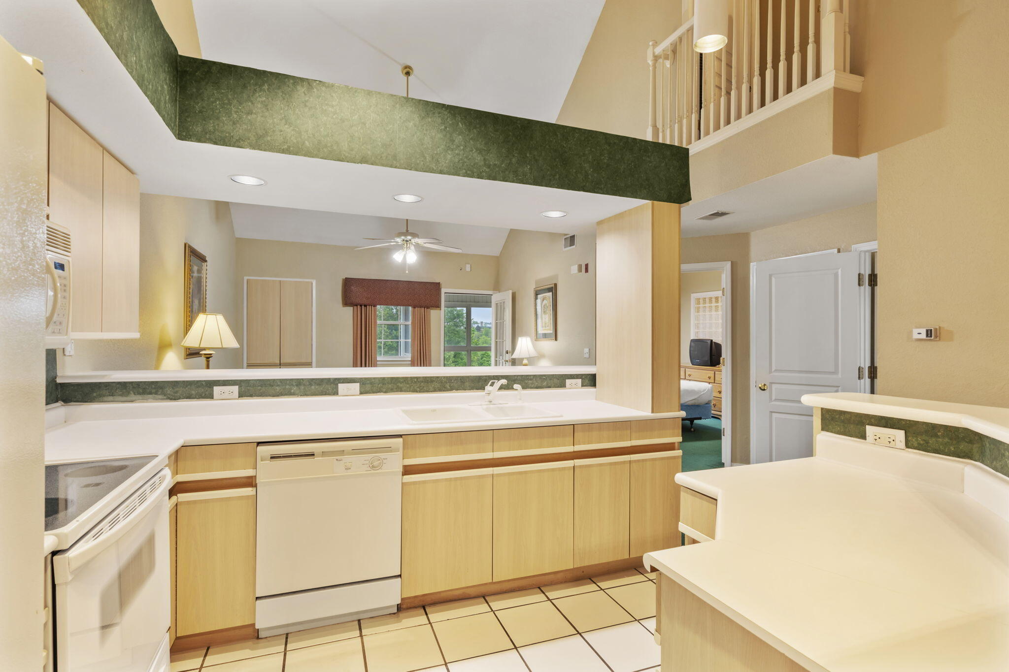 2800 Green Mountain Drive Property Photo 3