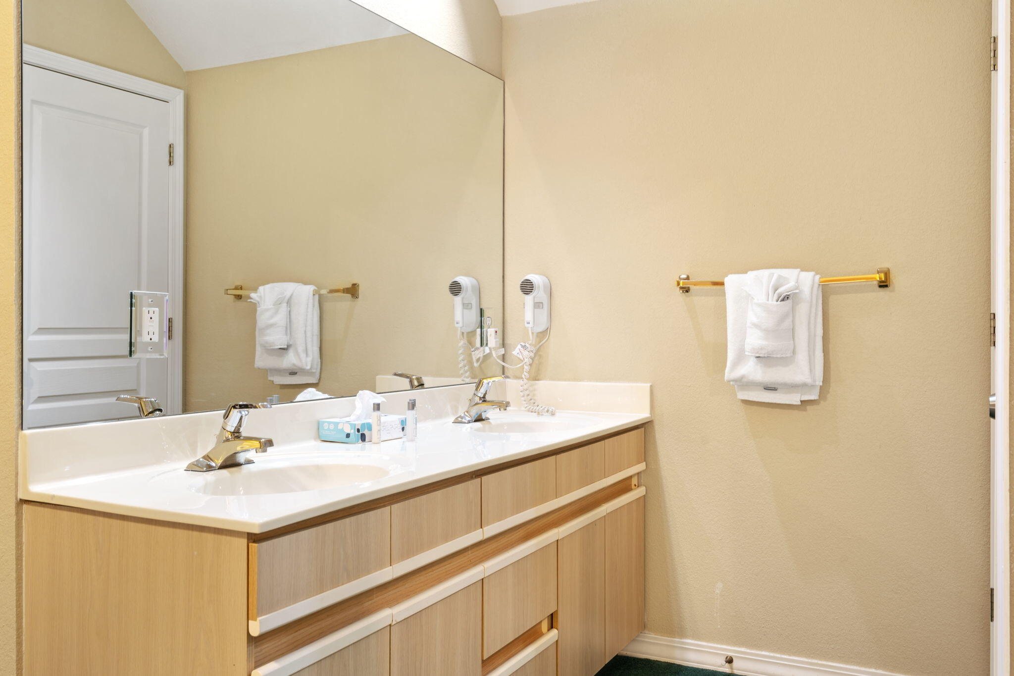 2800 Green Mountain Drive Property Photo 16