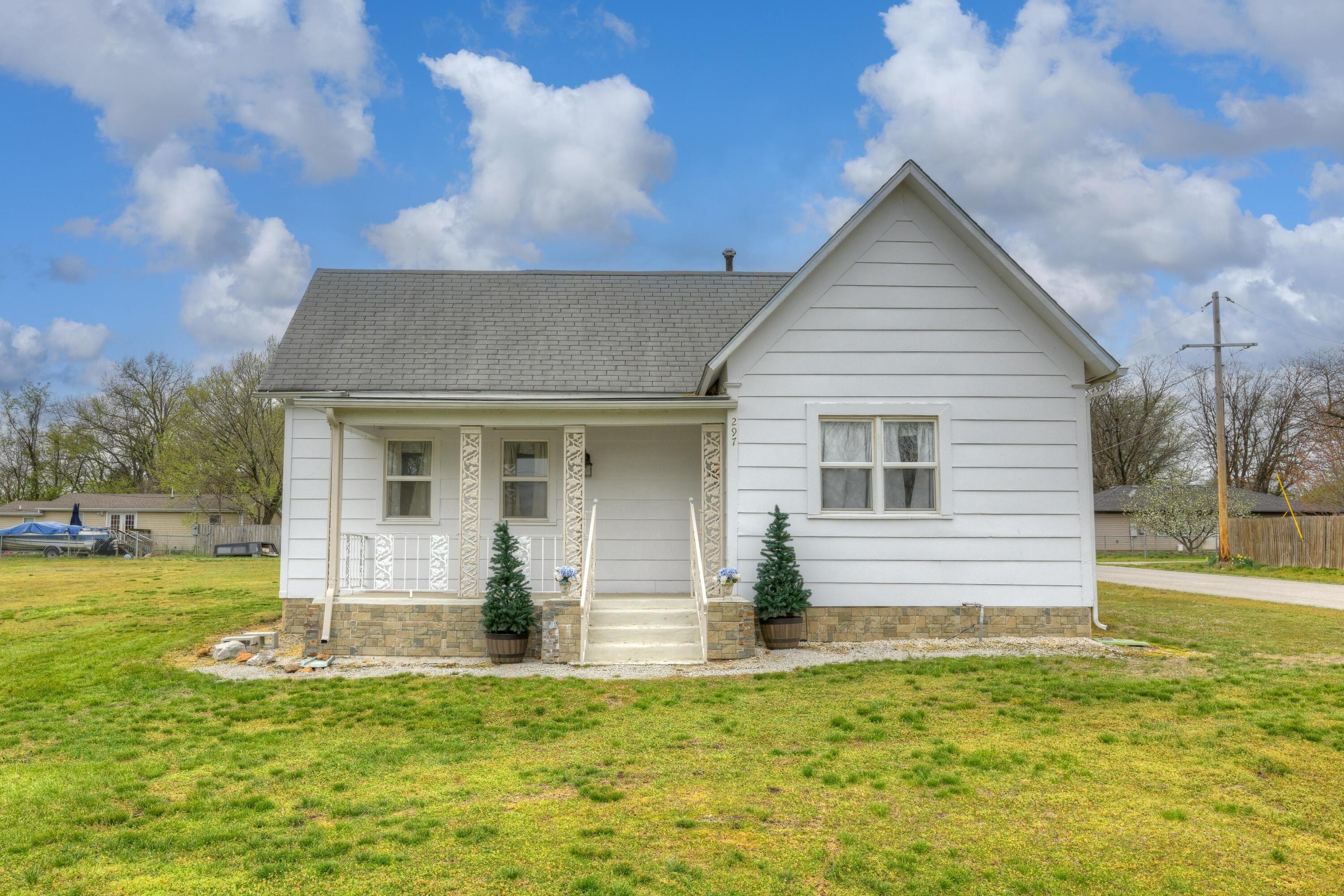 297 North Davis Street Property Photo