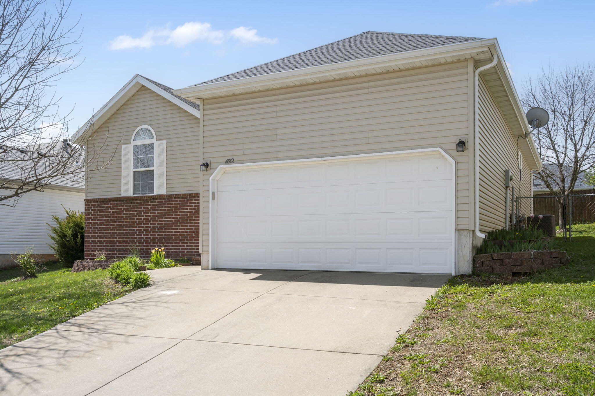 422 West White Ash Road Property Photo 3