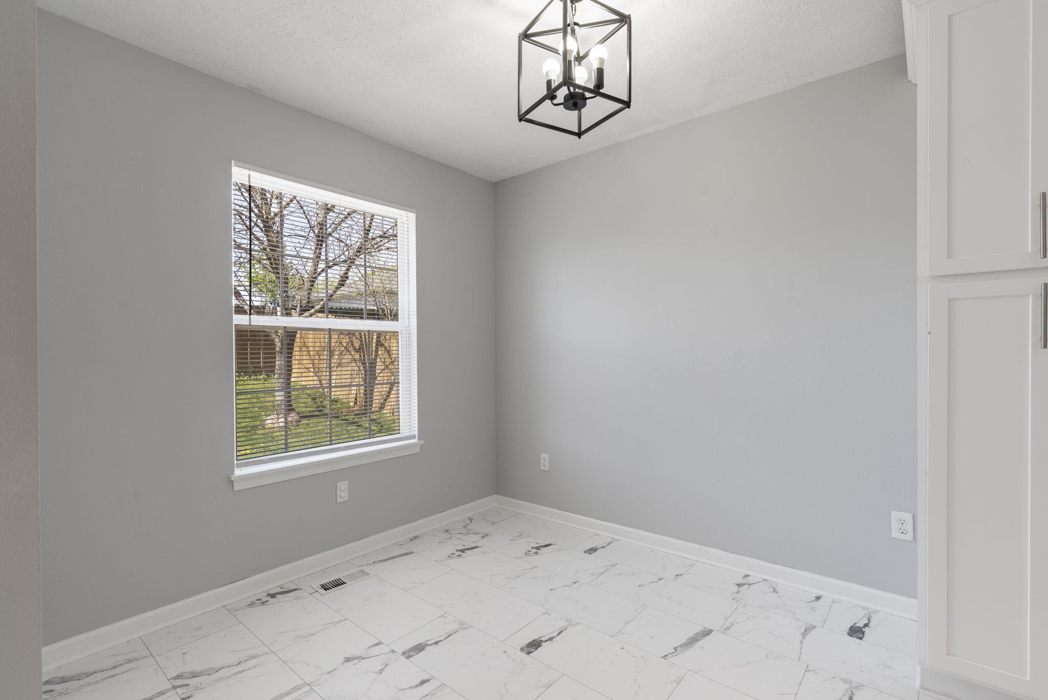 422 West White Ash Road Property Photo 10