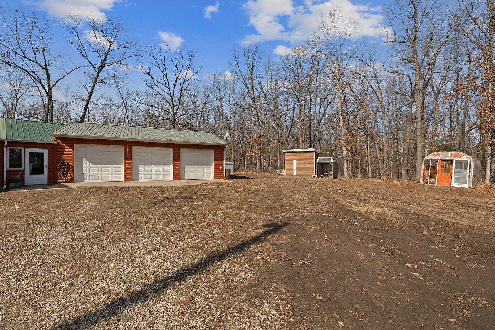 1005 Little Bowen Road Property Photo 4