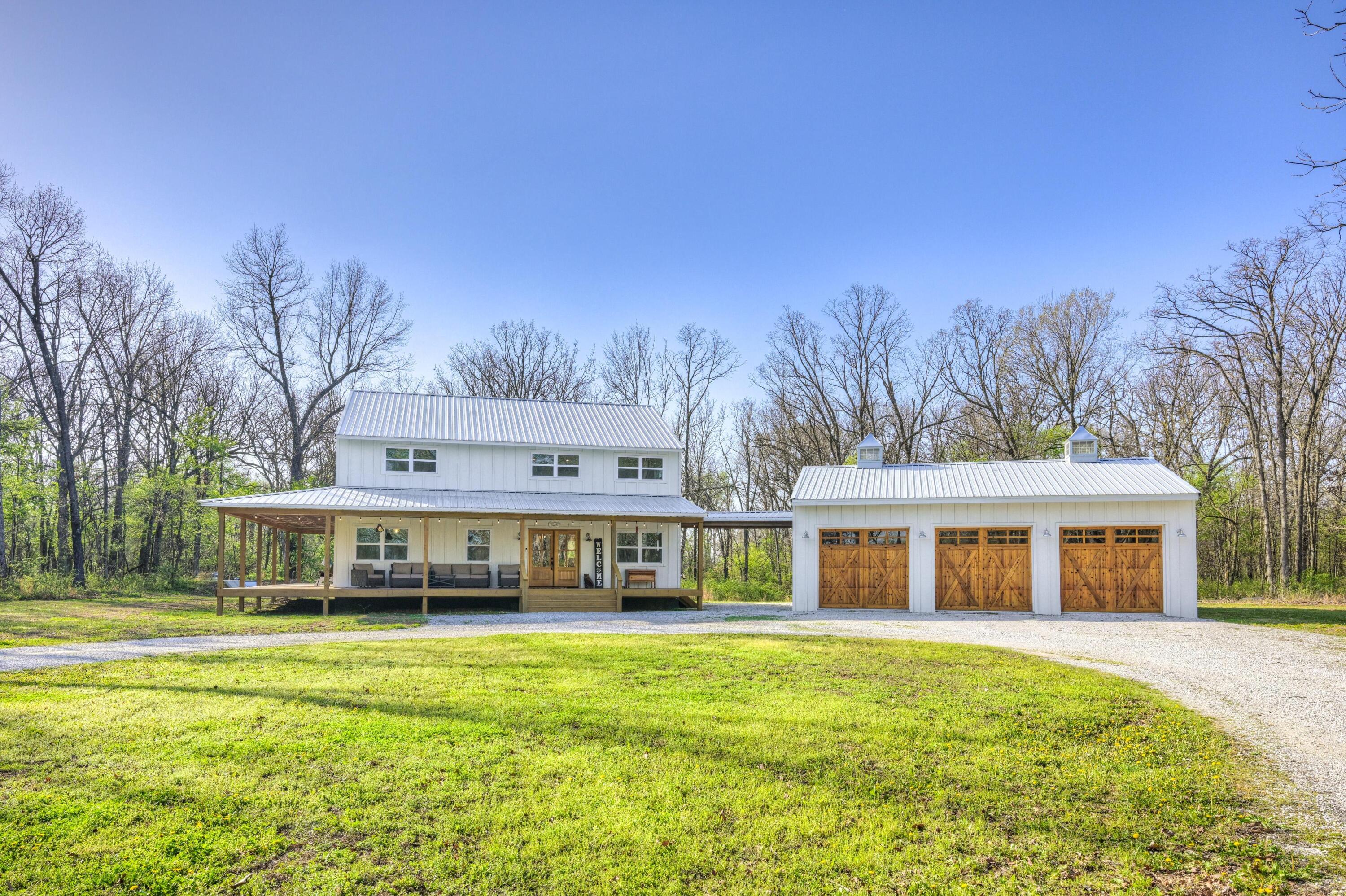 17075 Highway H Property Photo 2