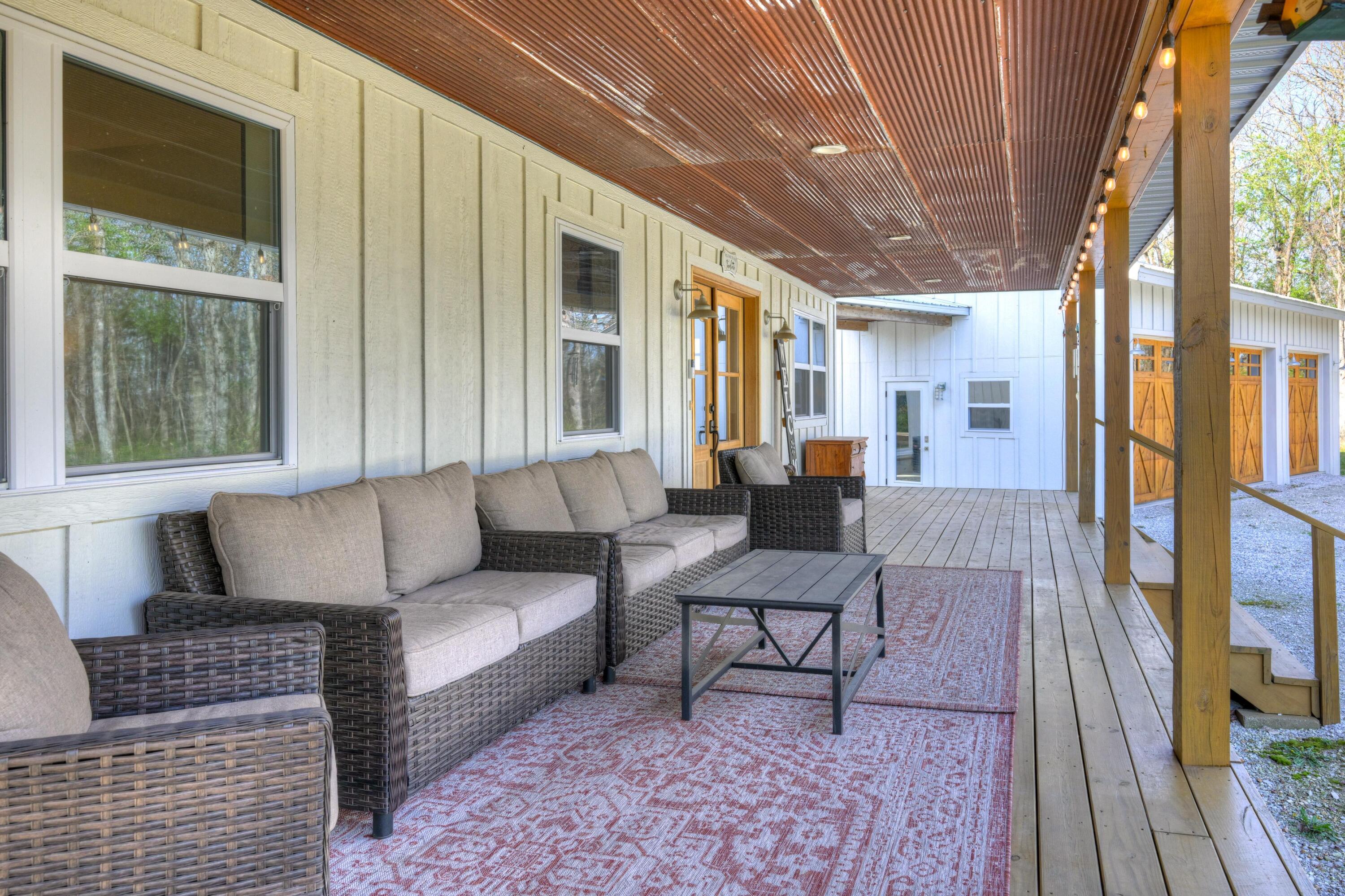 17075 Highway H Property Photo 6
