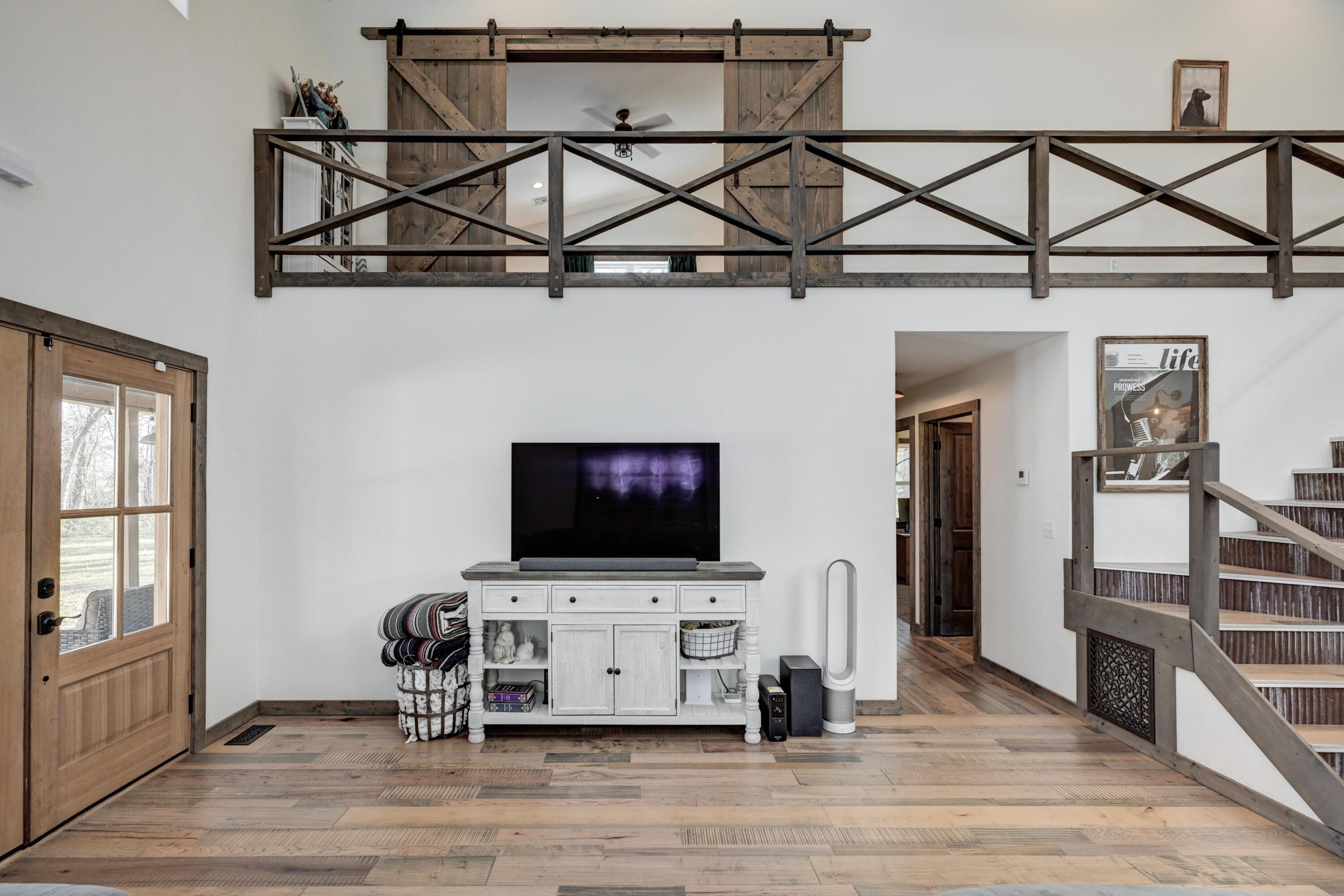 17075 Highway H Property Photo 9