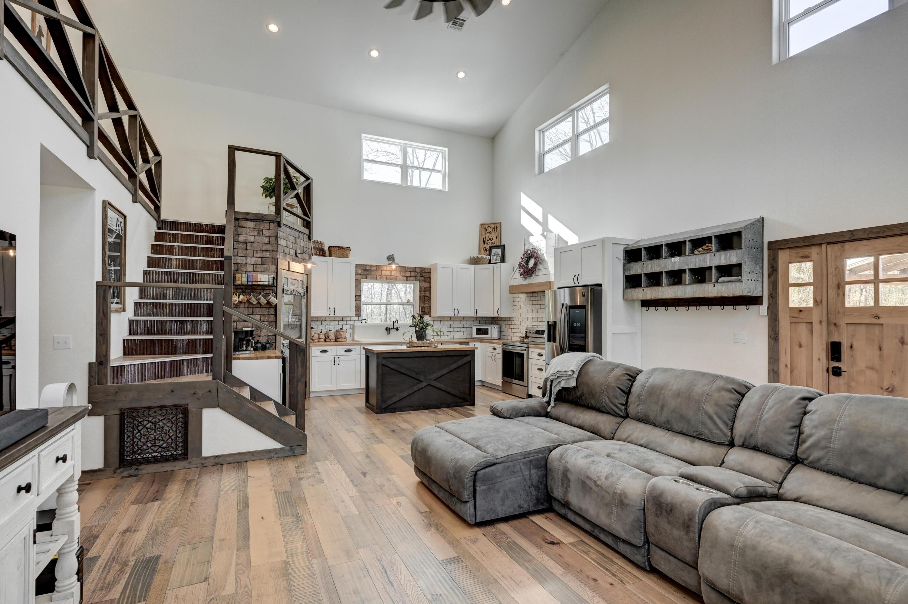 17075 Highway H Property Photo 11