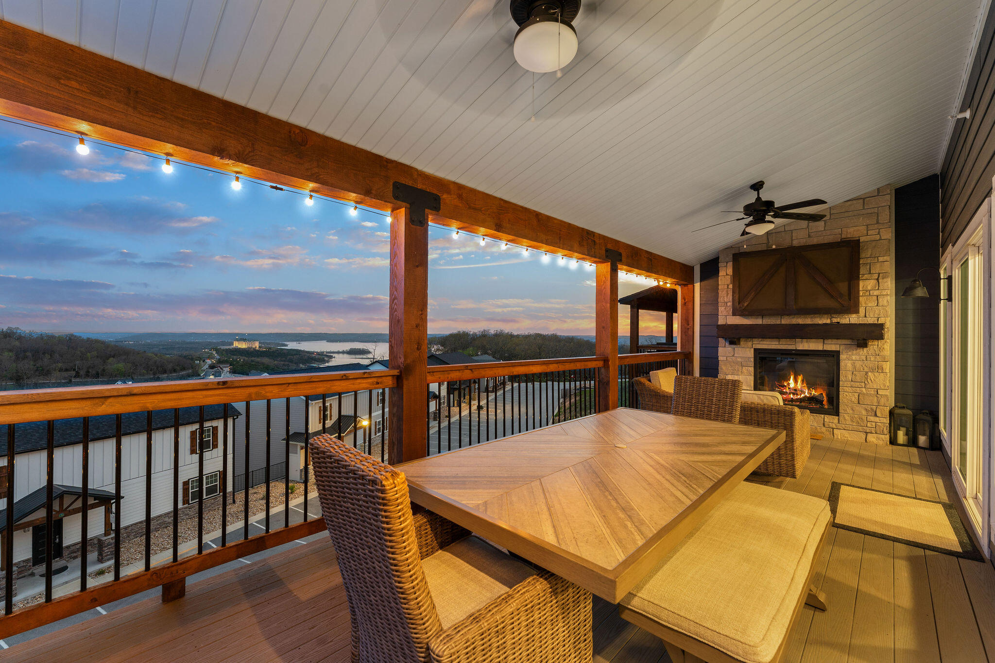 224 Chateau Mountain Hilltop Way Property Photo 2