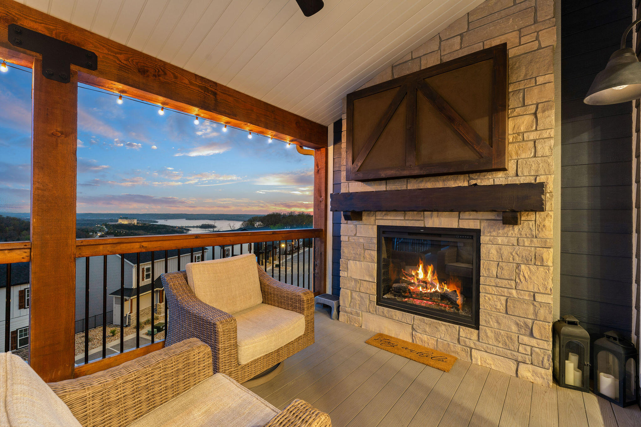 224 Chateau Mountain Hilltop Way Property Photo 3