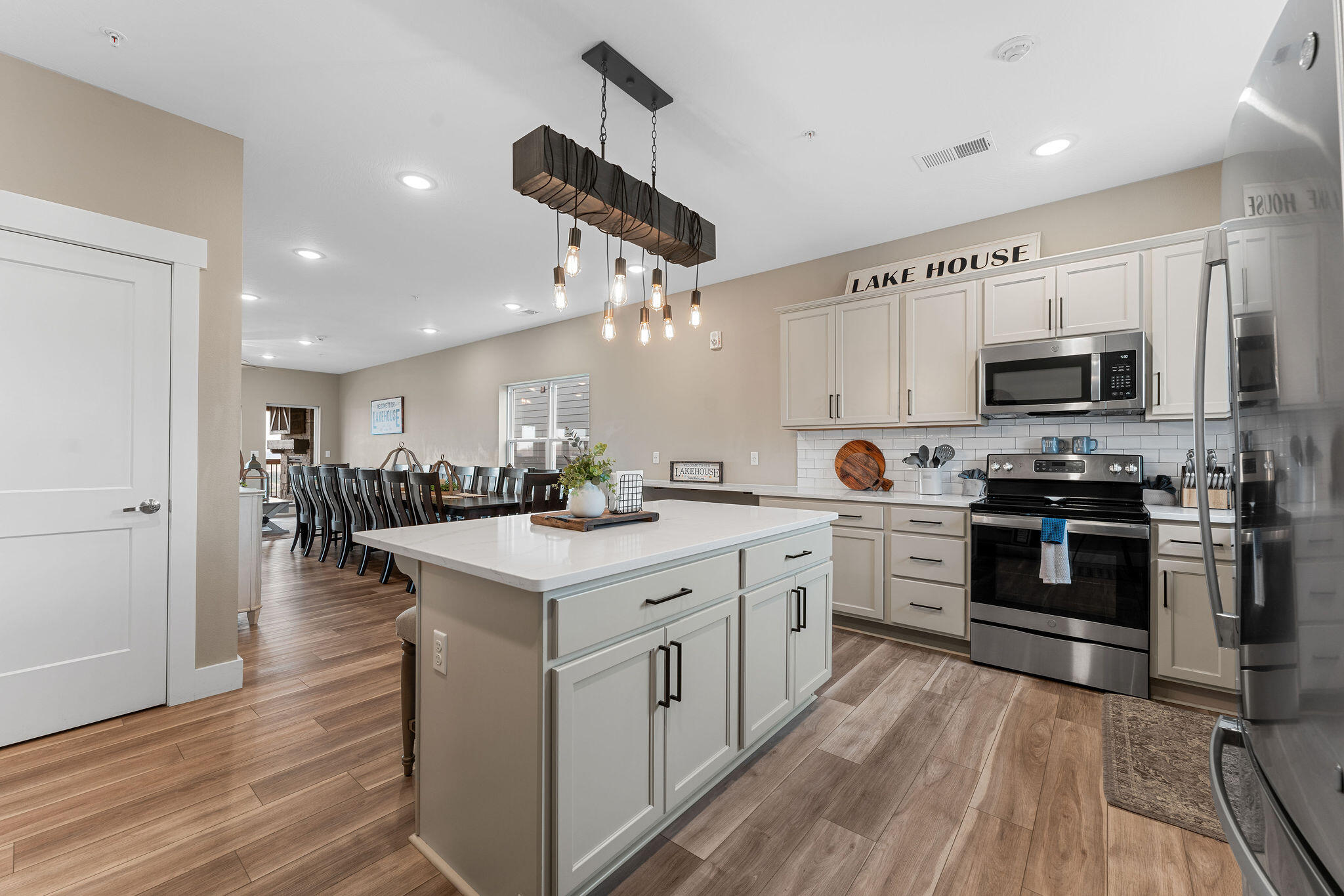 224 Chateau Mountain Hilltop Way Property Photo 20