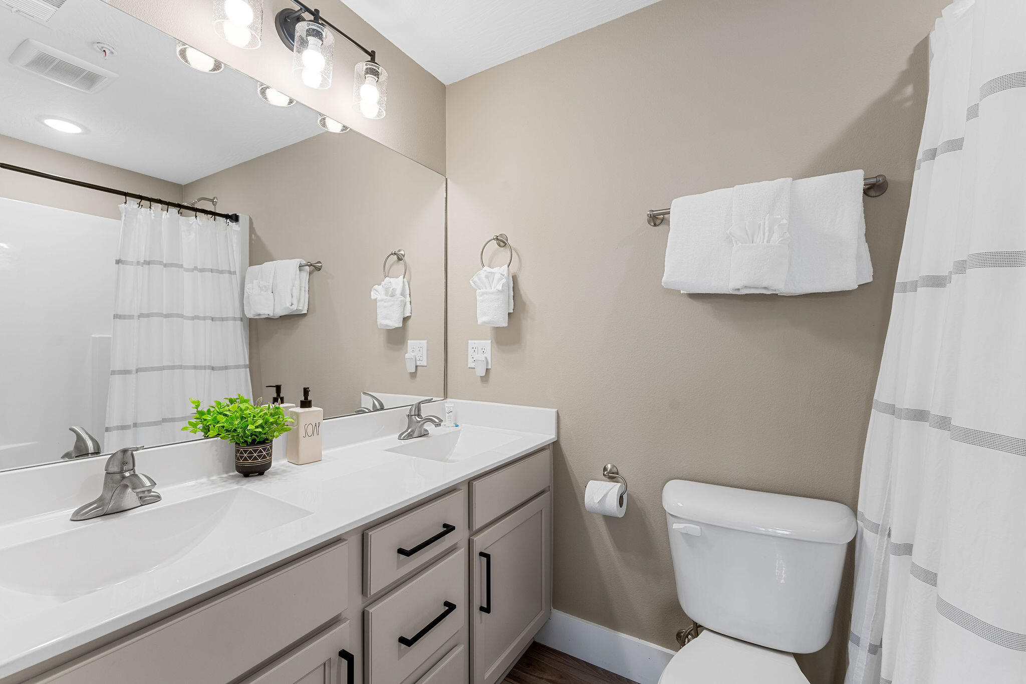 224 Chateau Mountain Hilltop Way Property Photo 27