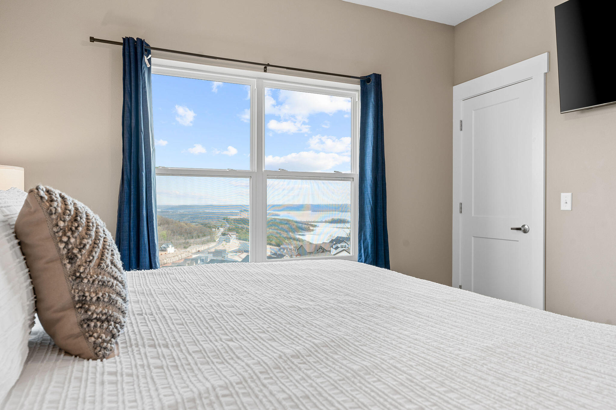 224 Chateau Mountain Hilltop Way Property Photo 46