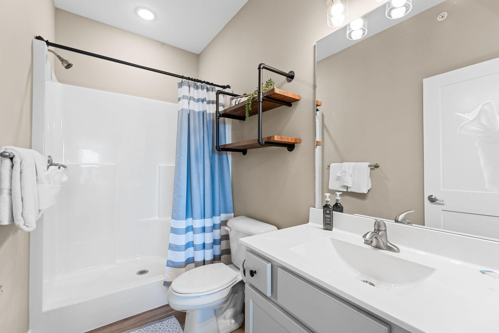 224 Chateau Mountain Hilltop Way Property Photo 47
