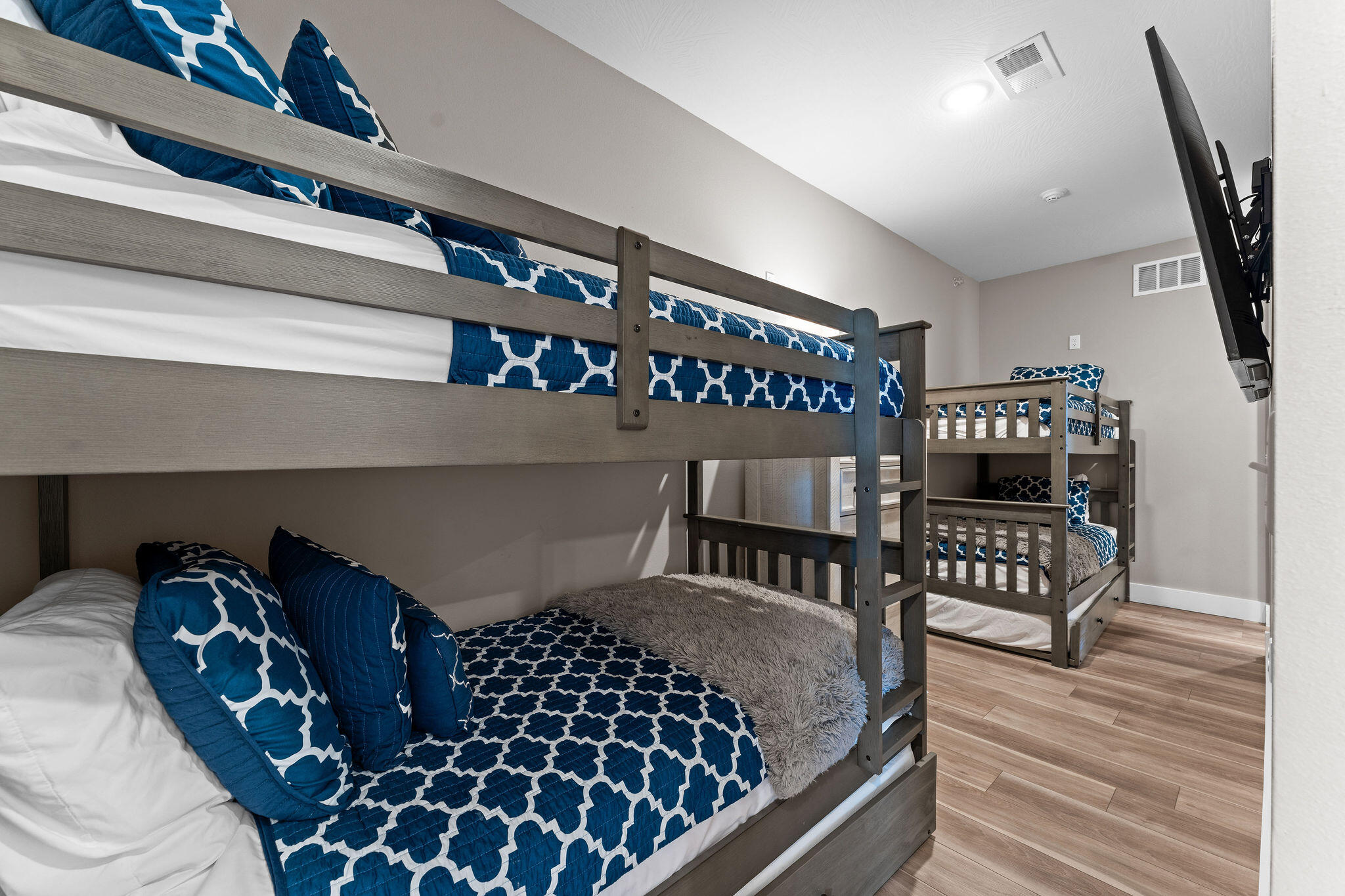 224 Chateau Mountain Hilltop Way Property Photo 58