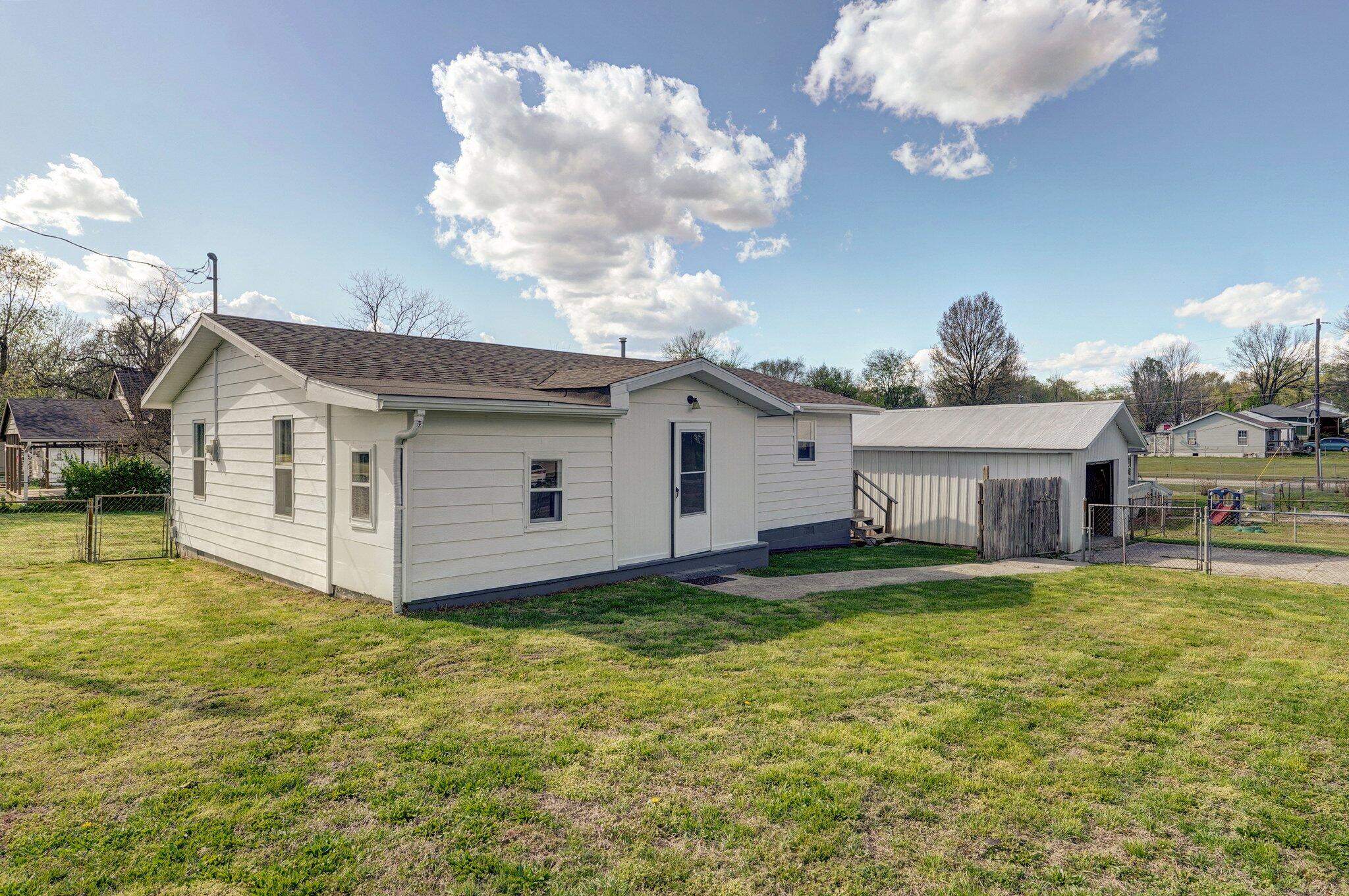 1163 South Glenn Avenue Property Photo 2