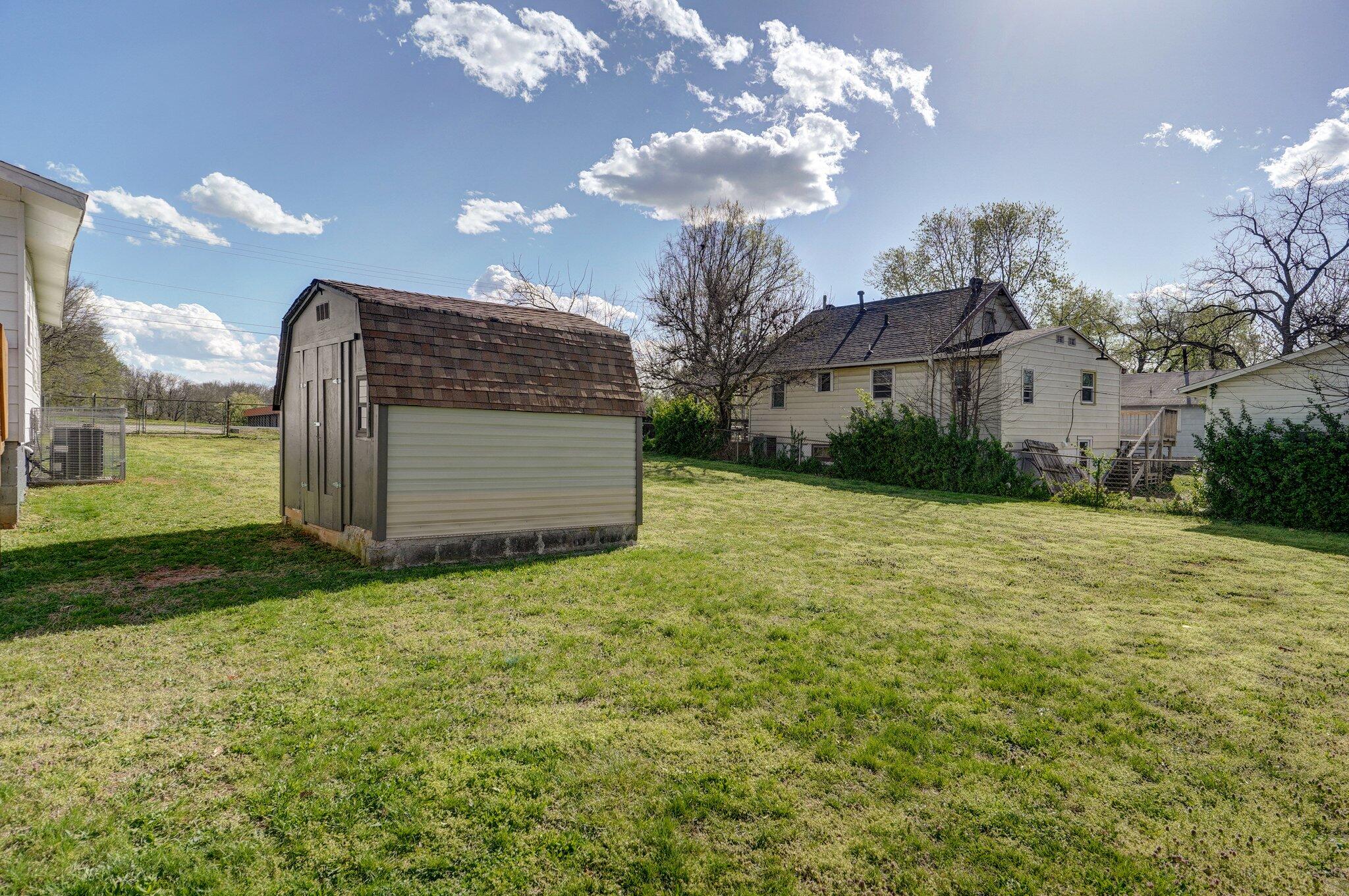 1163 South Glenn Avenue Property Photo 25