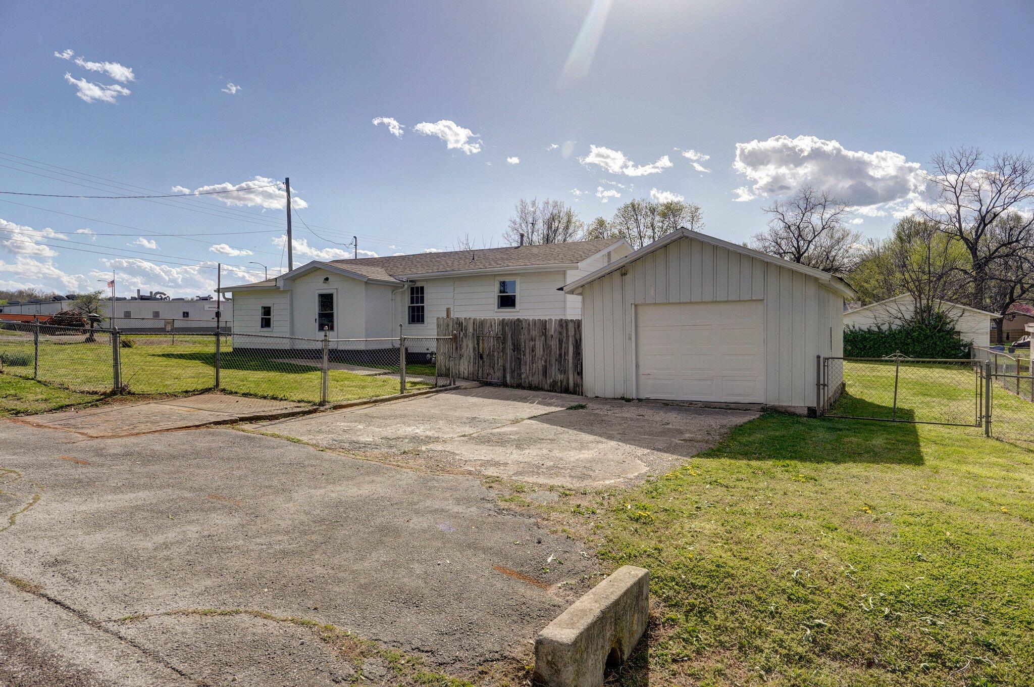 1163 South Glenn Avenue Property Photo 27