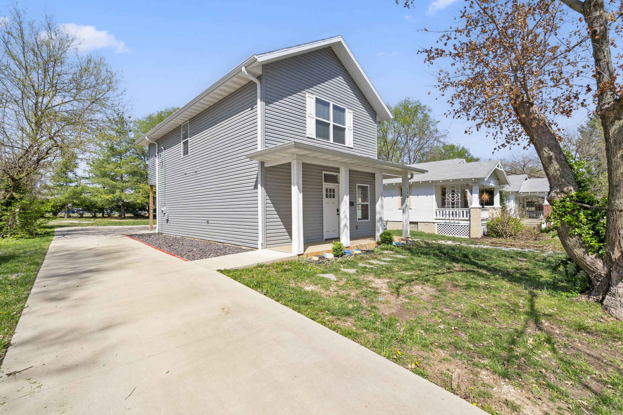 1041 East Delmar Street Property Photo 3