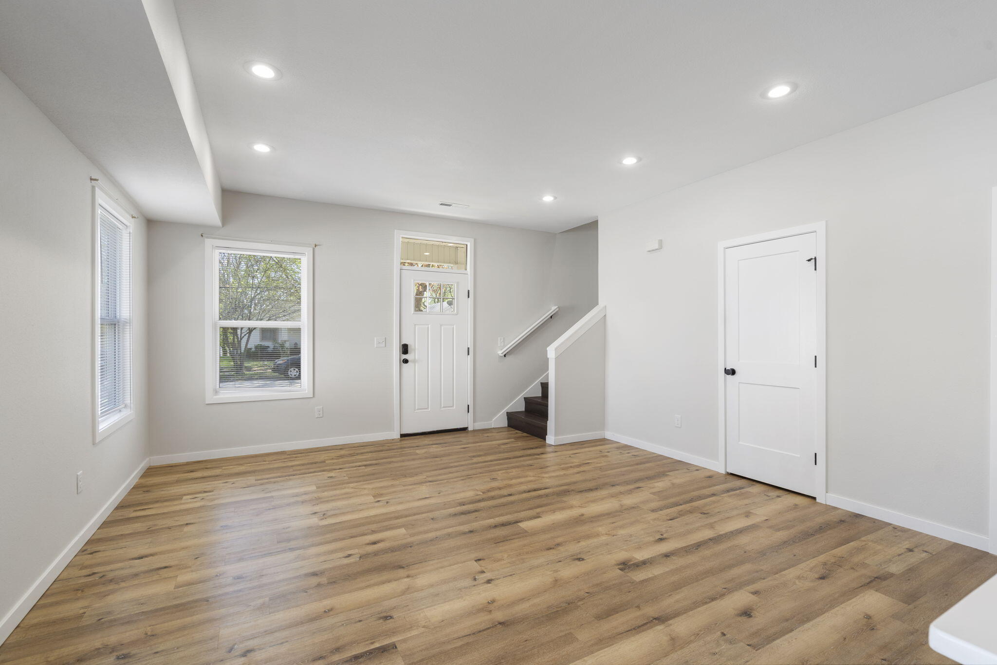 1041 East Delmar Street Property Photo 7