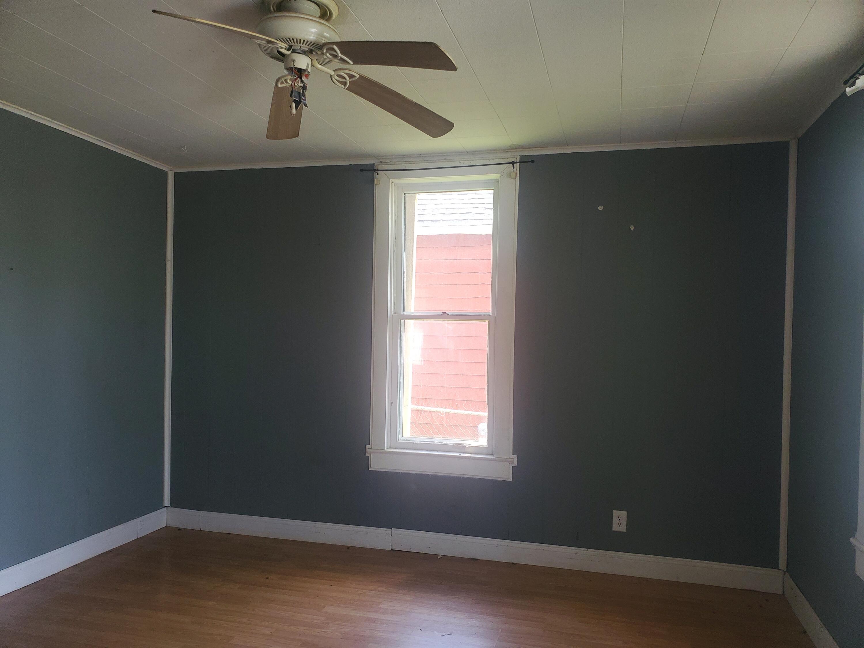 2310 North East Avenue Property Photo 5